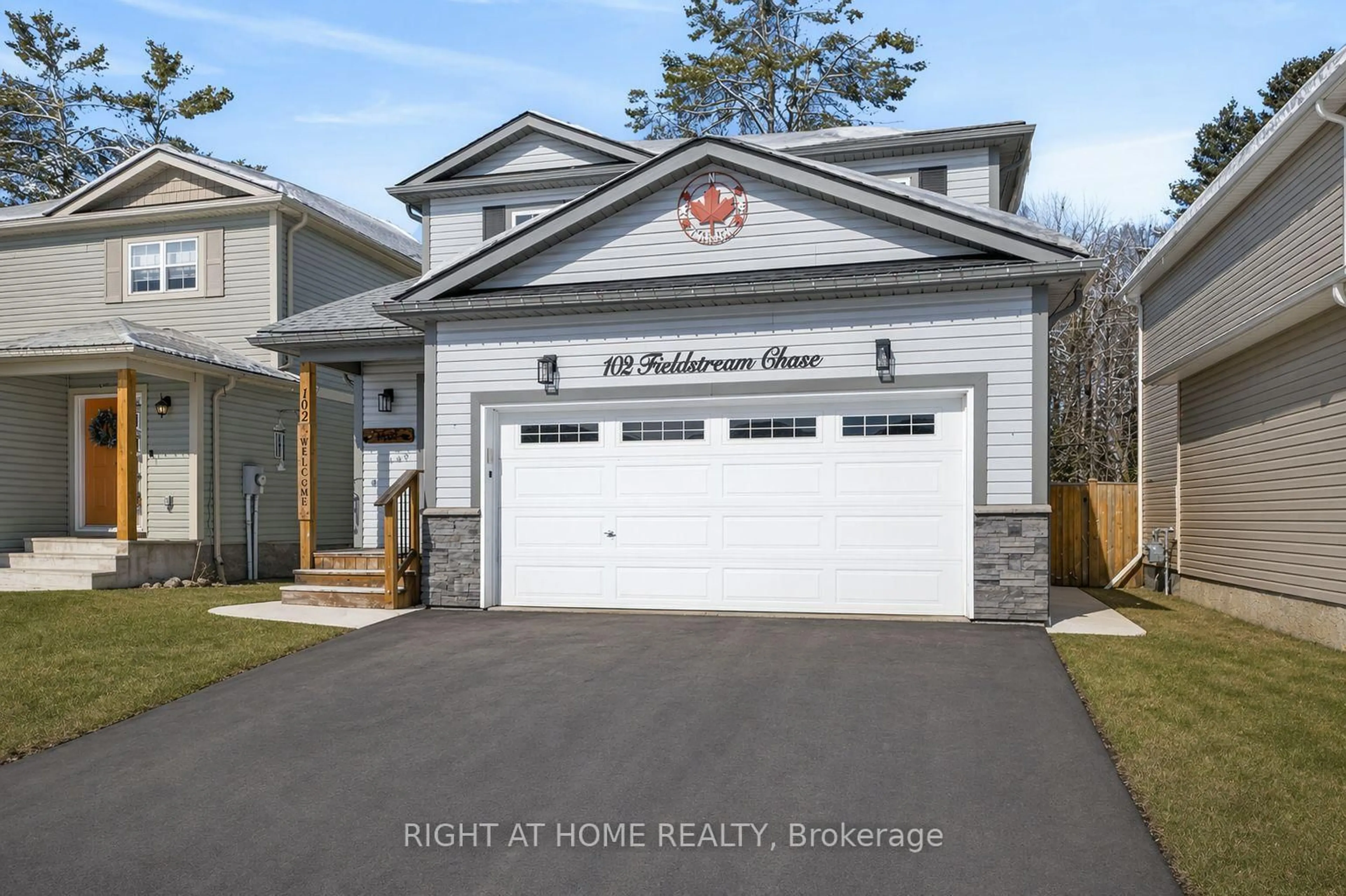 Home with vinyl exterior material, street for 102 Fieldstream Chse, Bracebridge Ontario P1L 0A7