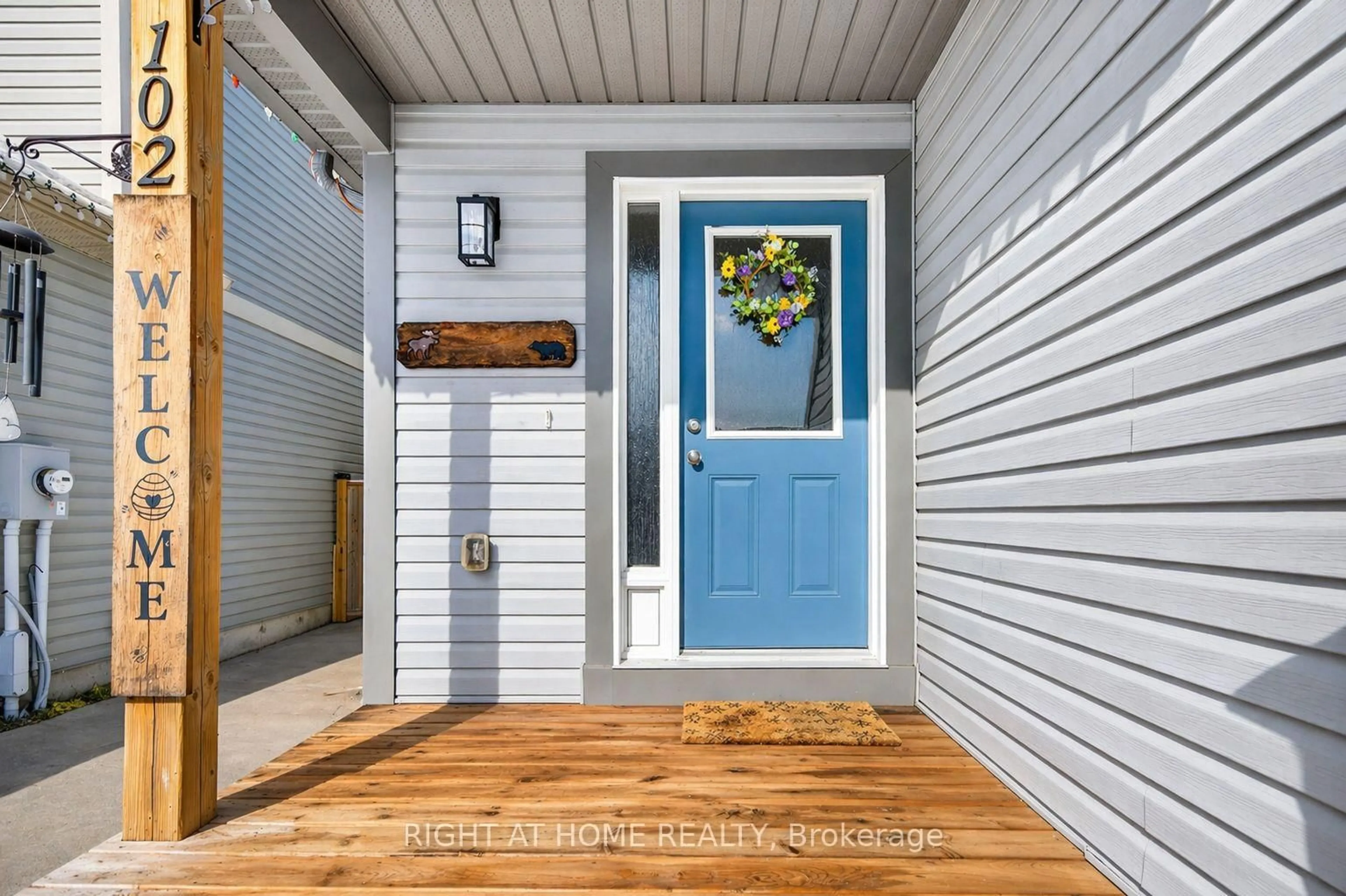 Indoor entryway for 102 Fieldstream Chse, Bracebridge Ontario P1L 0A7