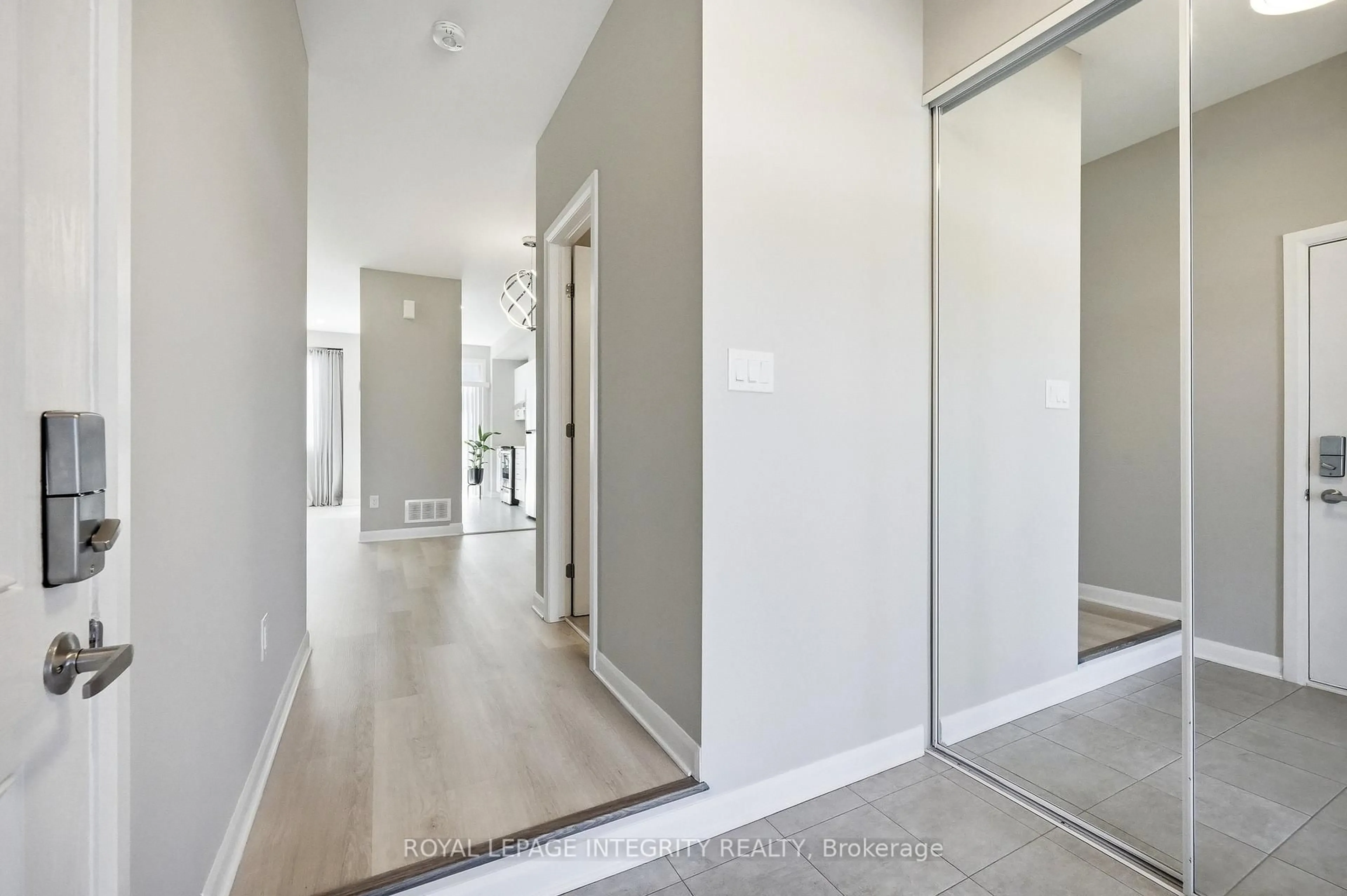 Indoor entryway for 145 Gardenpost Terr, Ottawa Ontario K4A 5G9