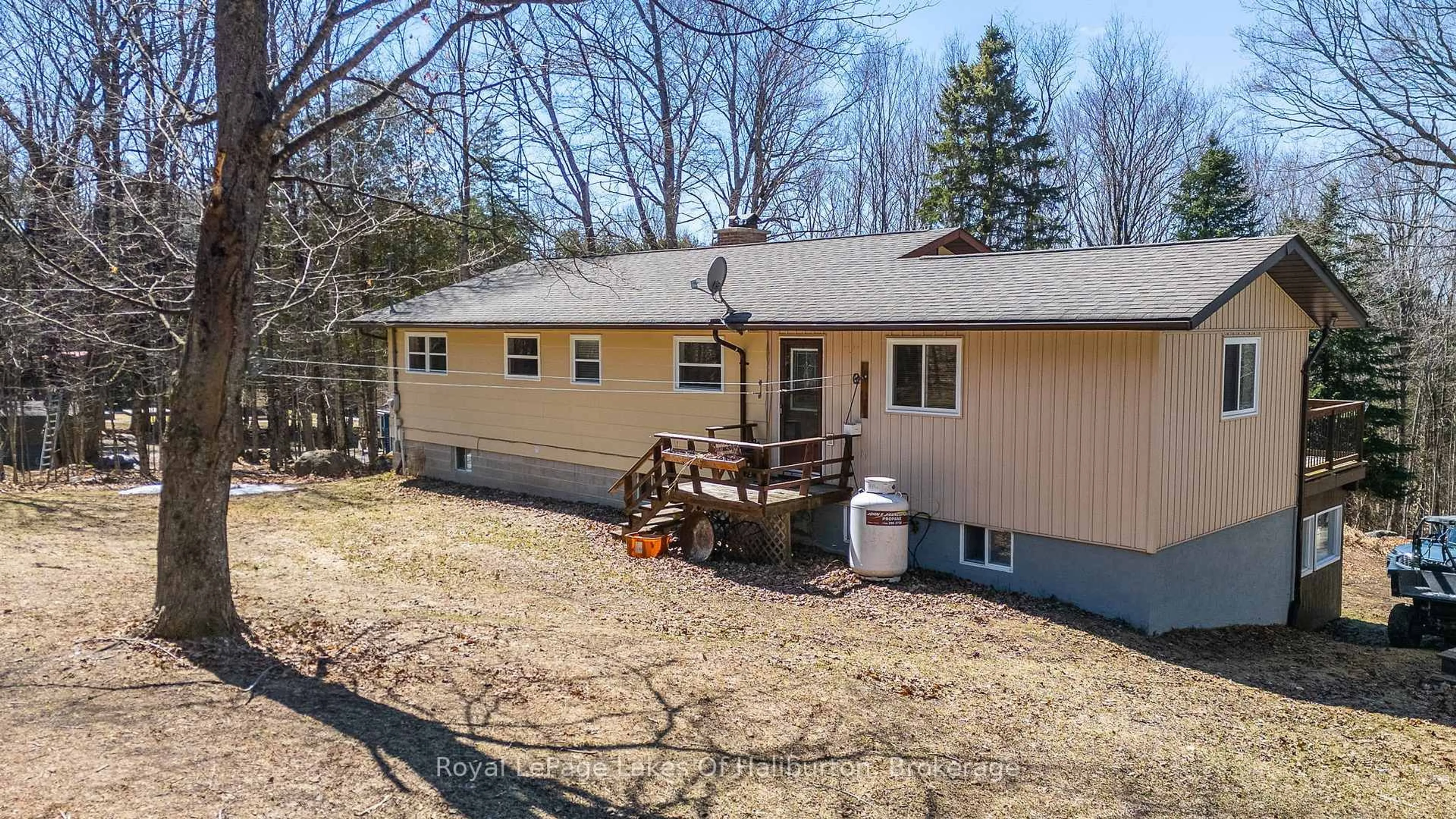 A pic from outside/outdoor area/front of a property/back of a property/a pic from drone, unknown for 1096 Chelsea Lane, Algonquin Highlands Ontario K0M 1S0