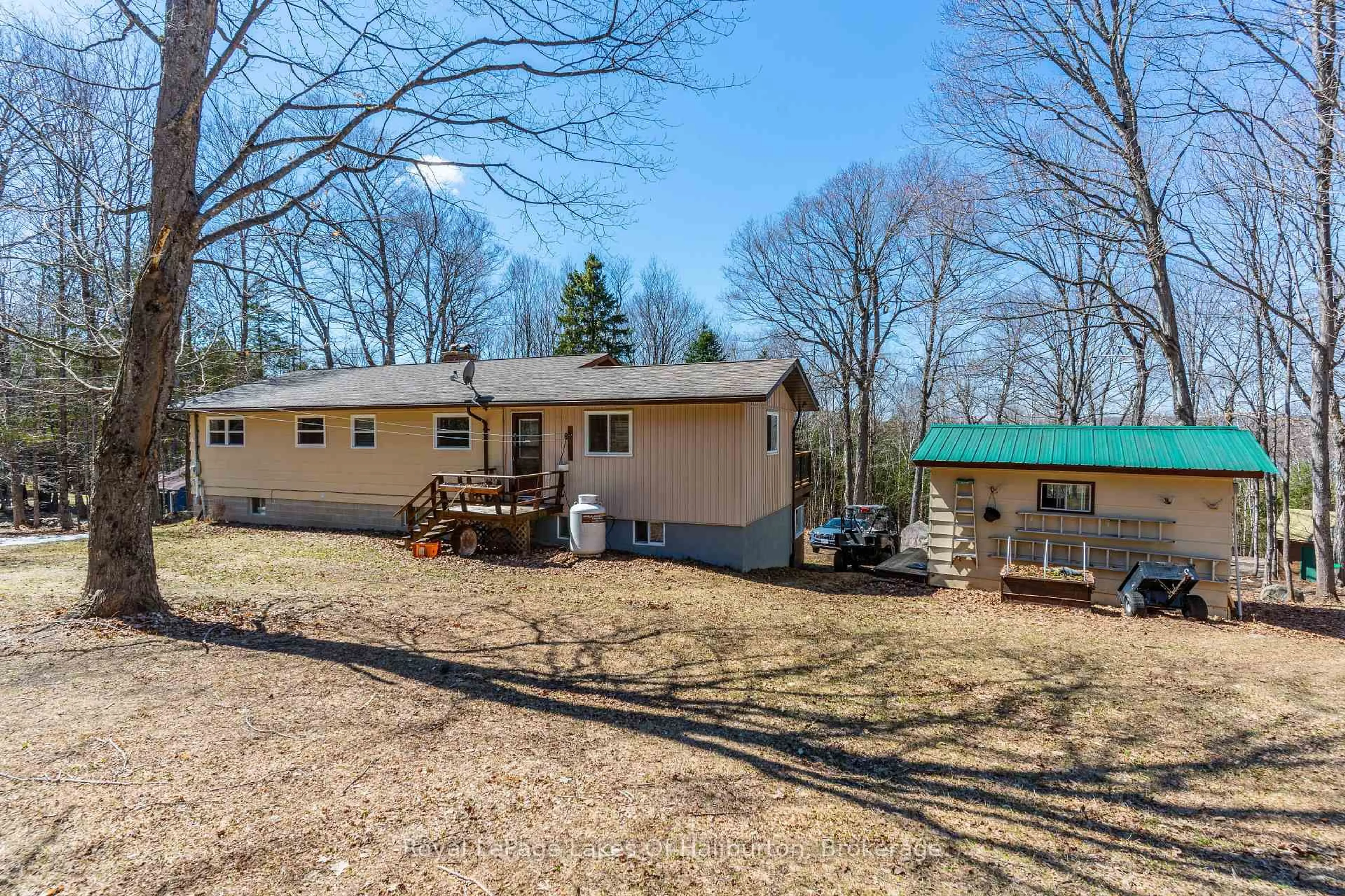 A pic from outside/outdoor area/front of a property/back of a property/a pic from drone, unknown for 1096 Chelsea Lane, Algonquin Highlands Ontario K0M 1S0
