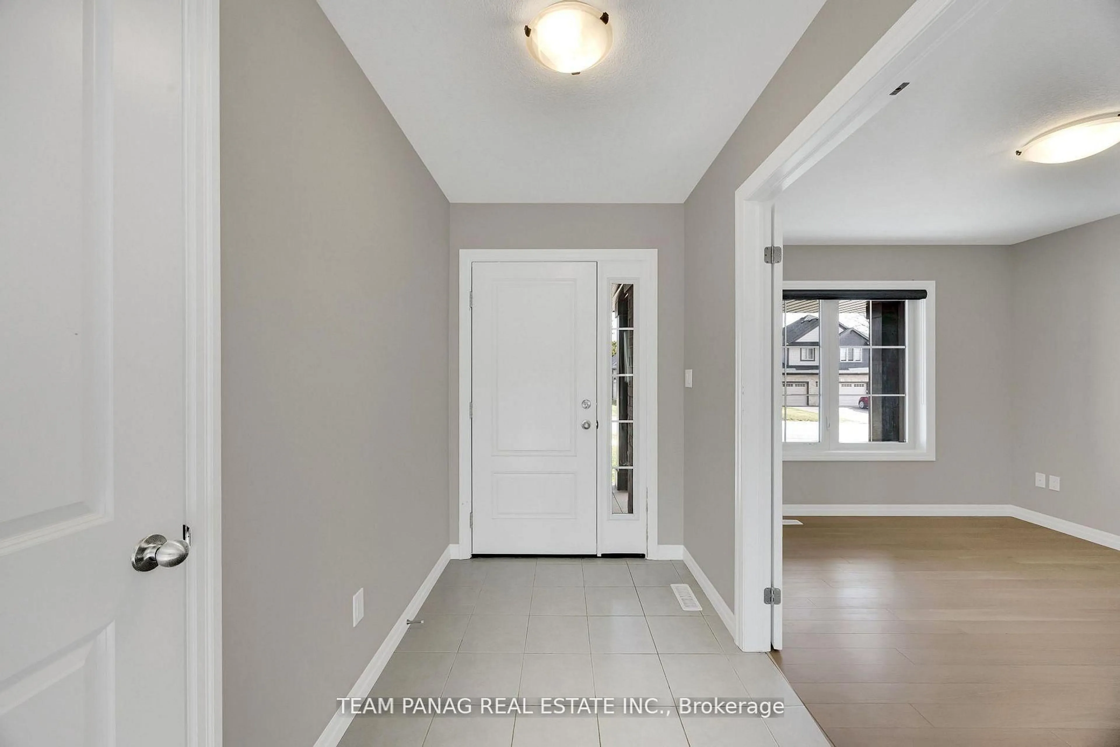 Indoor entryway for 16 Berardi Cres, South-West Oxford Ontario N0J 1N0