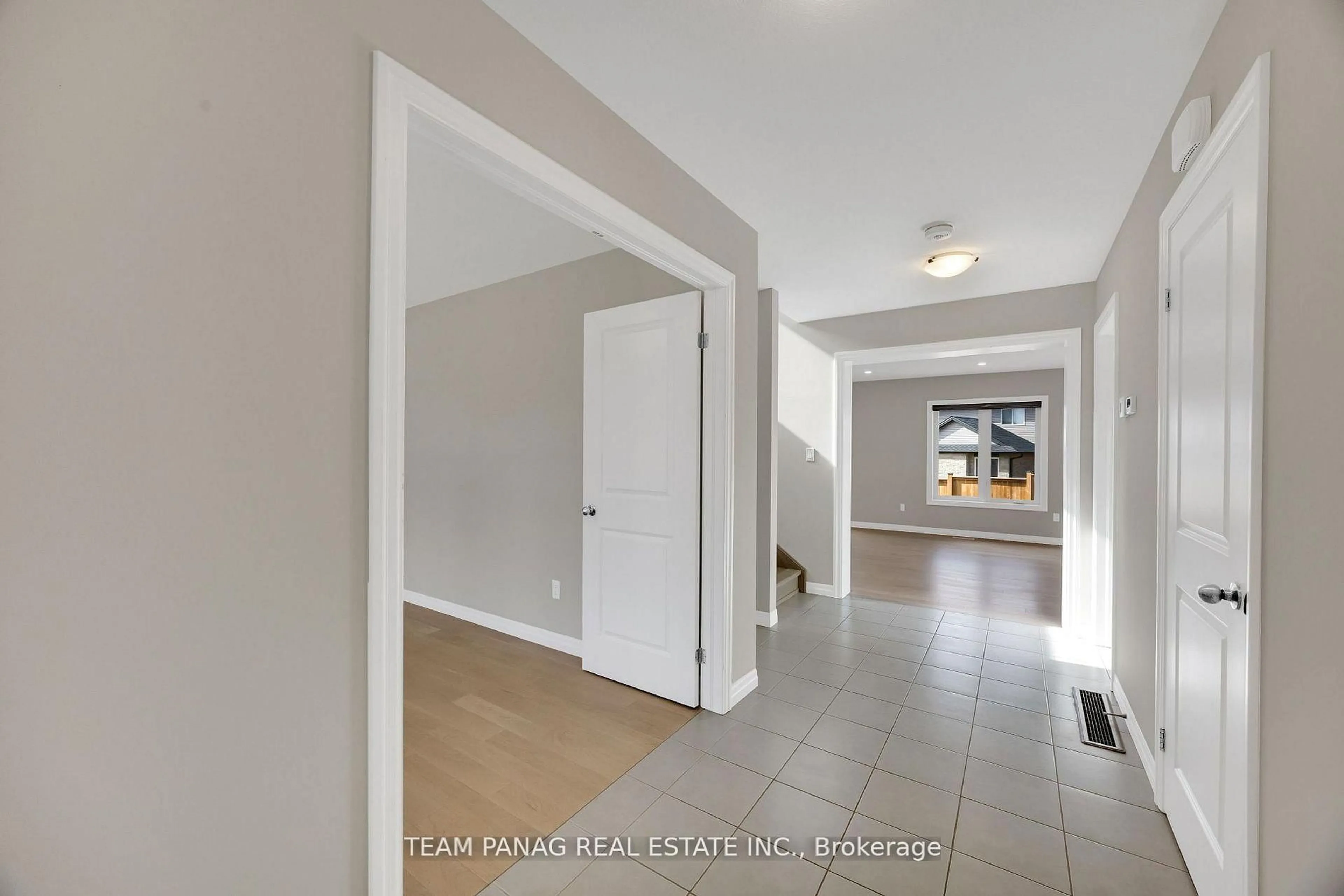 Indoor entryway for 16 Berardi Cres, South-West Oxford Ontario N0J 1N0