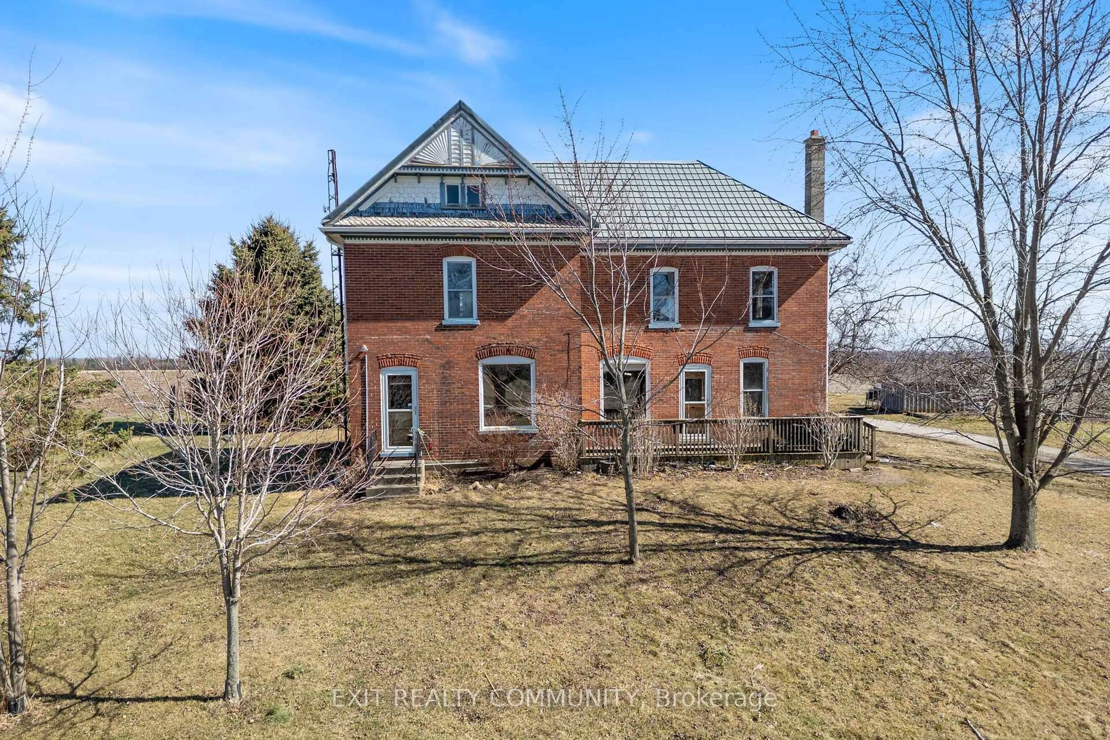 A pic from outside/outdoor area/front of a property/back of a property/a pic from drone, building for 7053 Aughrim Line, Dawn-Euphemia Ontario N0P 1C0
