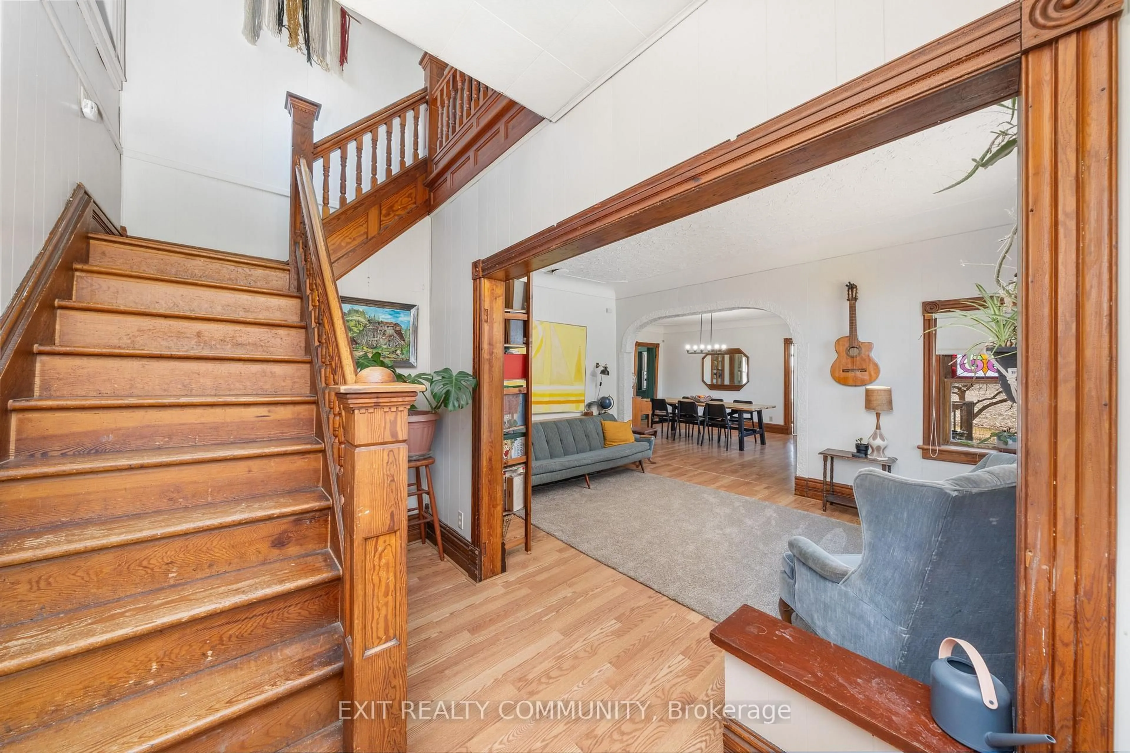 Indoor foyer for 7053 Aughrim Line, Dawn-Euphemia Ontario N0P 1C0