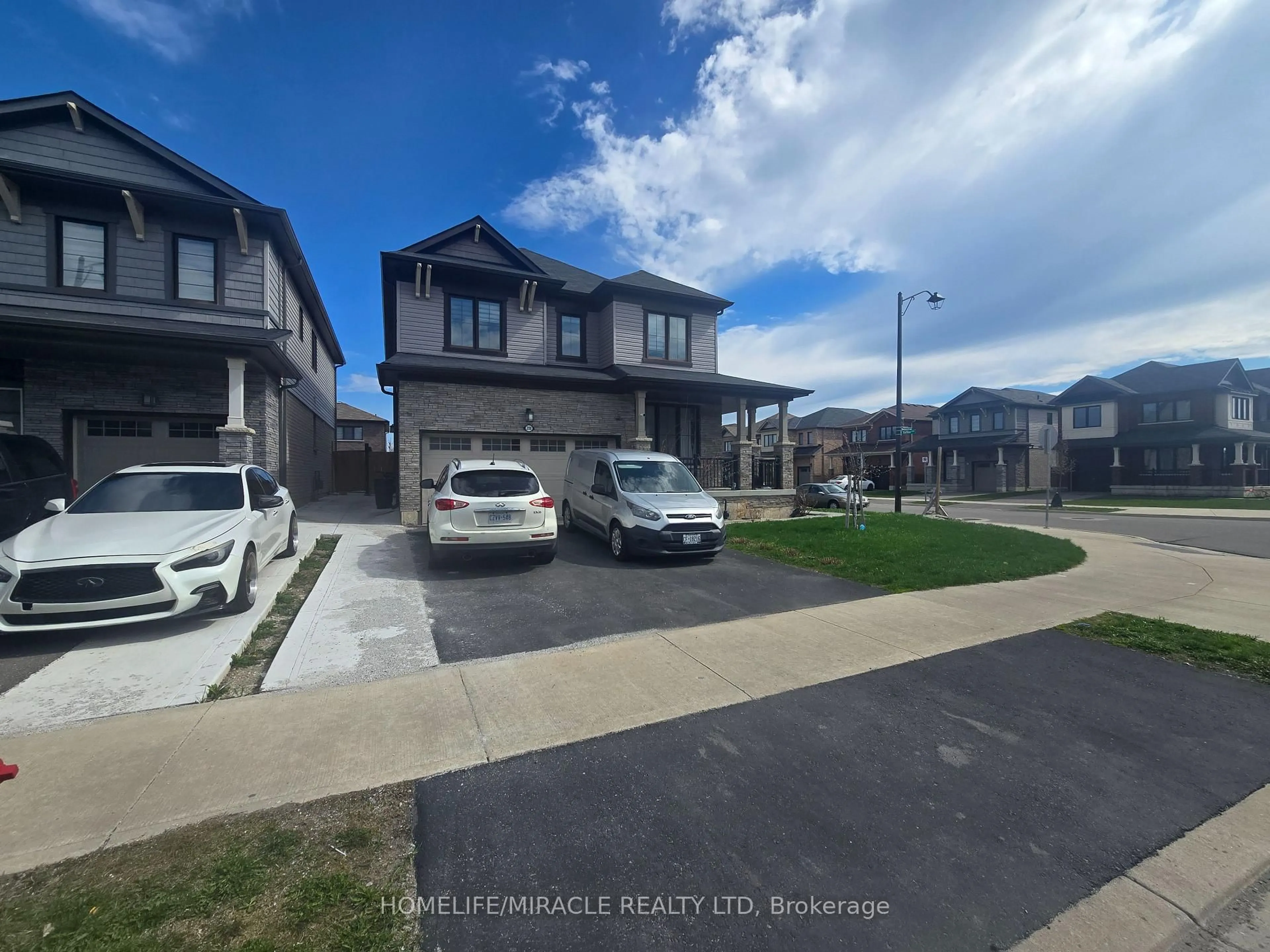 A pic from outside/outdoor area/front of a property/back of a property/a pic from drone, street for 200 Bedrock Dr, Hamilton Ontario L8J 0K6