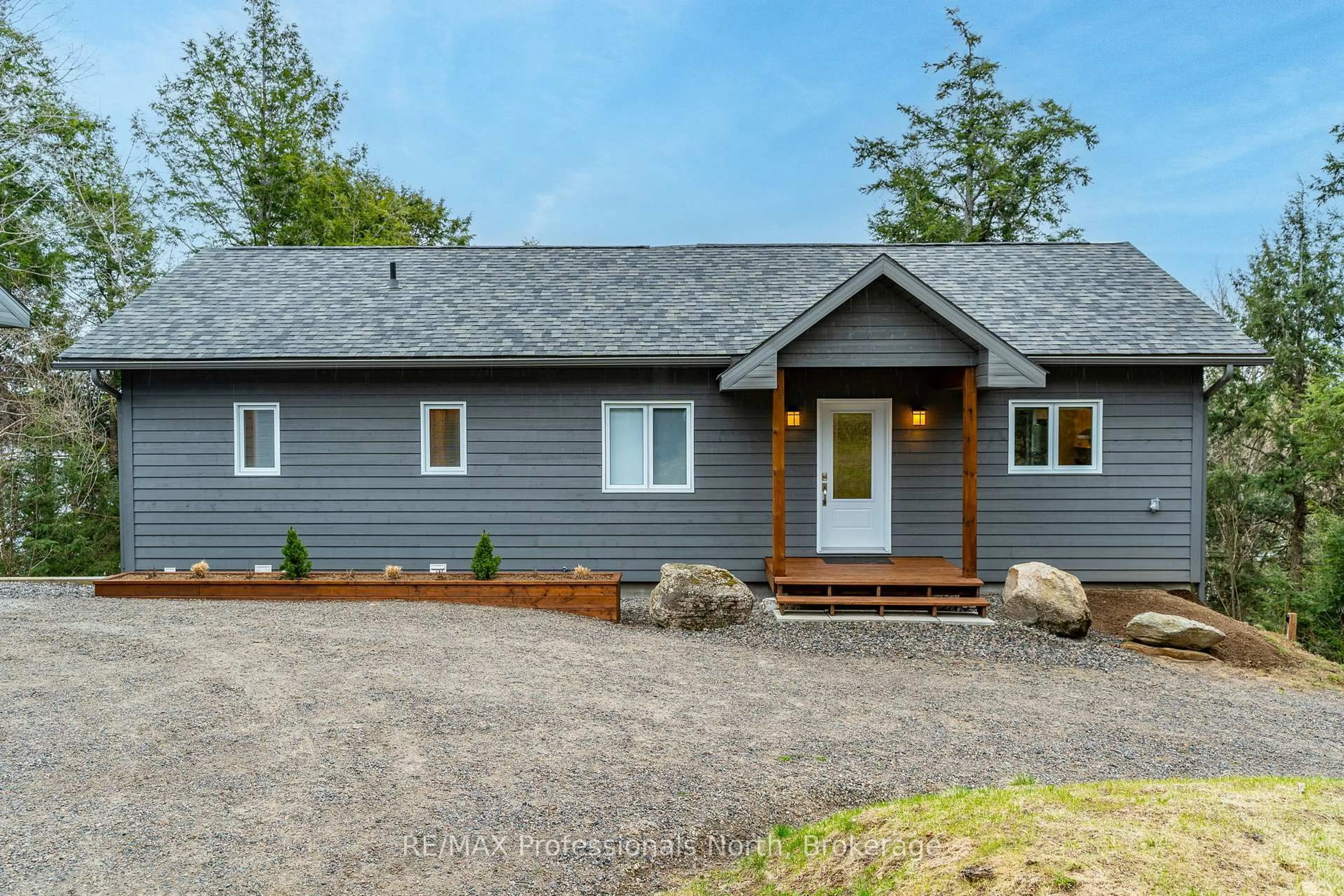 Home with vinyl exterior material, unknown for 5997 Kennisis Lake Rd, Dysart et al Ontario K0M 1S0