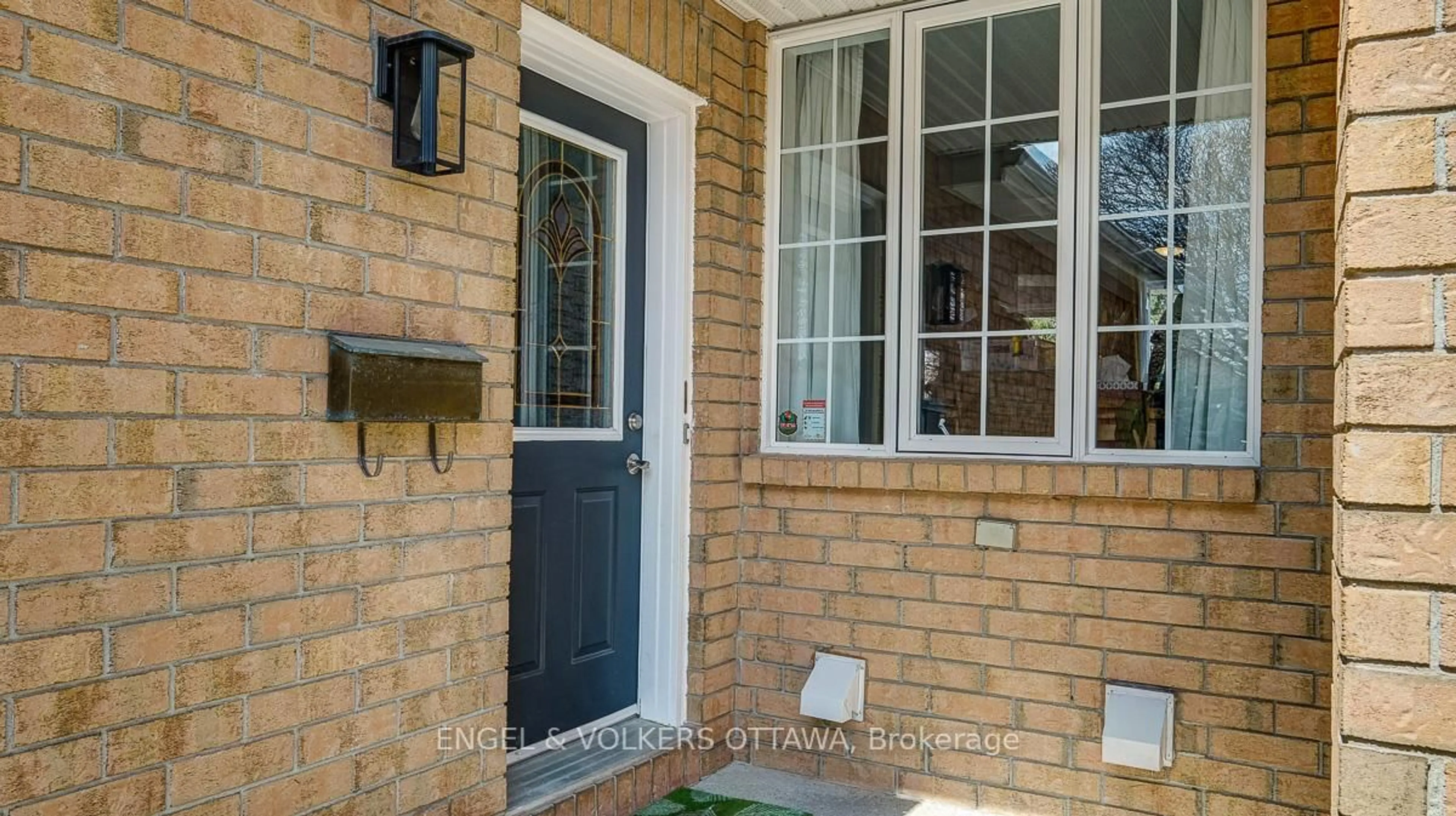 Home with brick exterior material, street for 19 Mullcraft Cres, Ottawa Ontario K2J 4P8