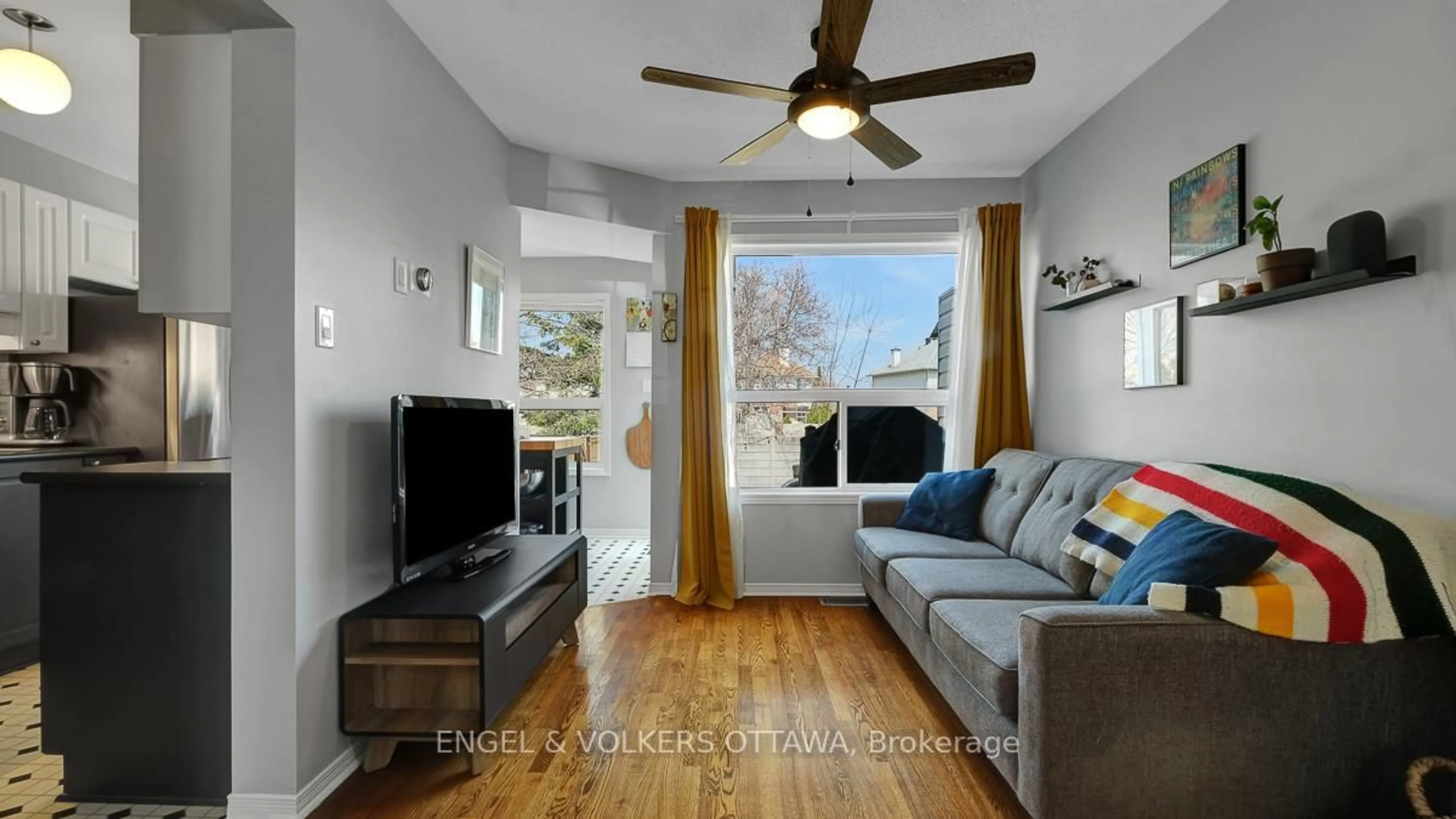 Living room with furniture, wood/laminate floor for 19 Mullcraft Cres, Ottawa Ontario K2J 4P8