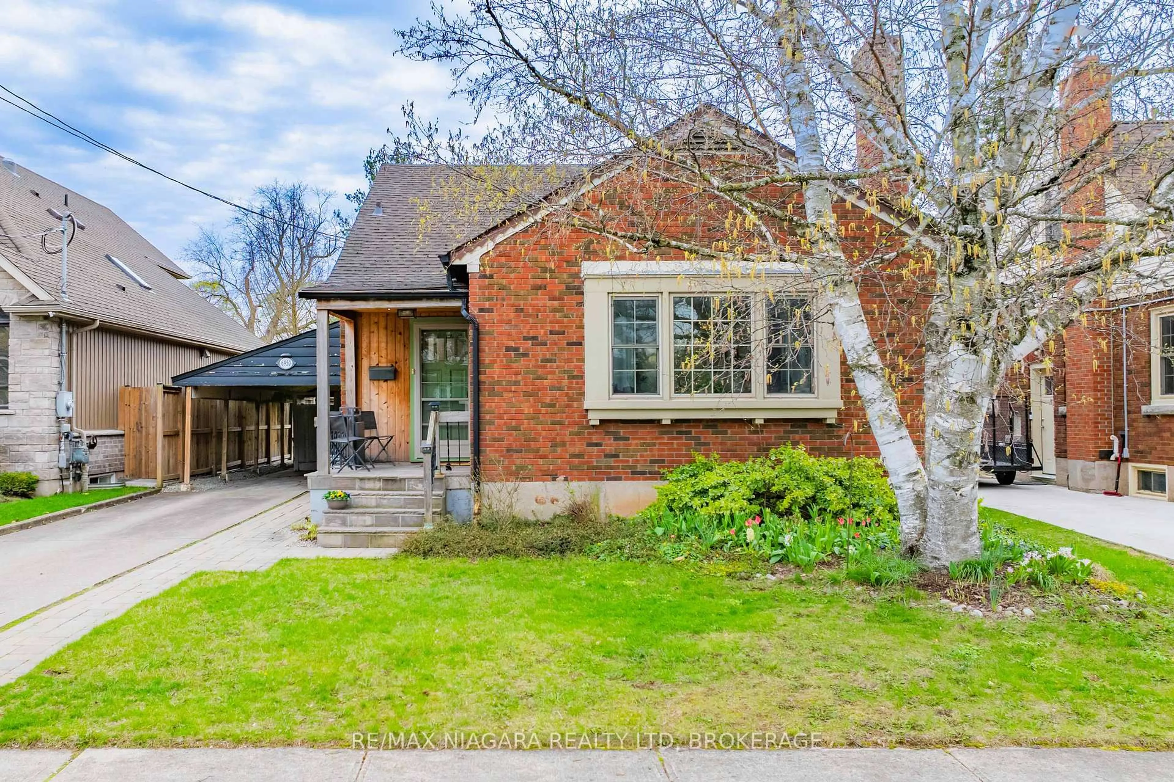 Home with brick exterior material, street for 6950 Leeming St, Niagara Falls Ontario L2G 1L1