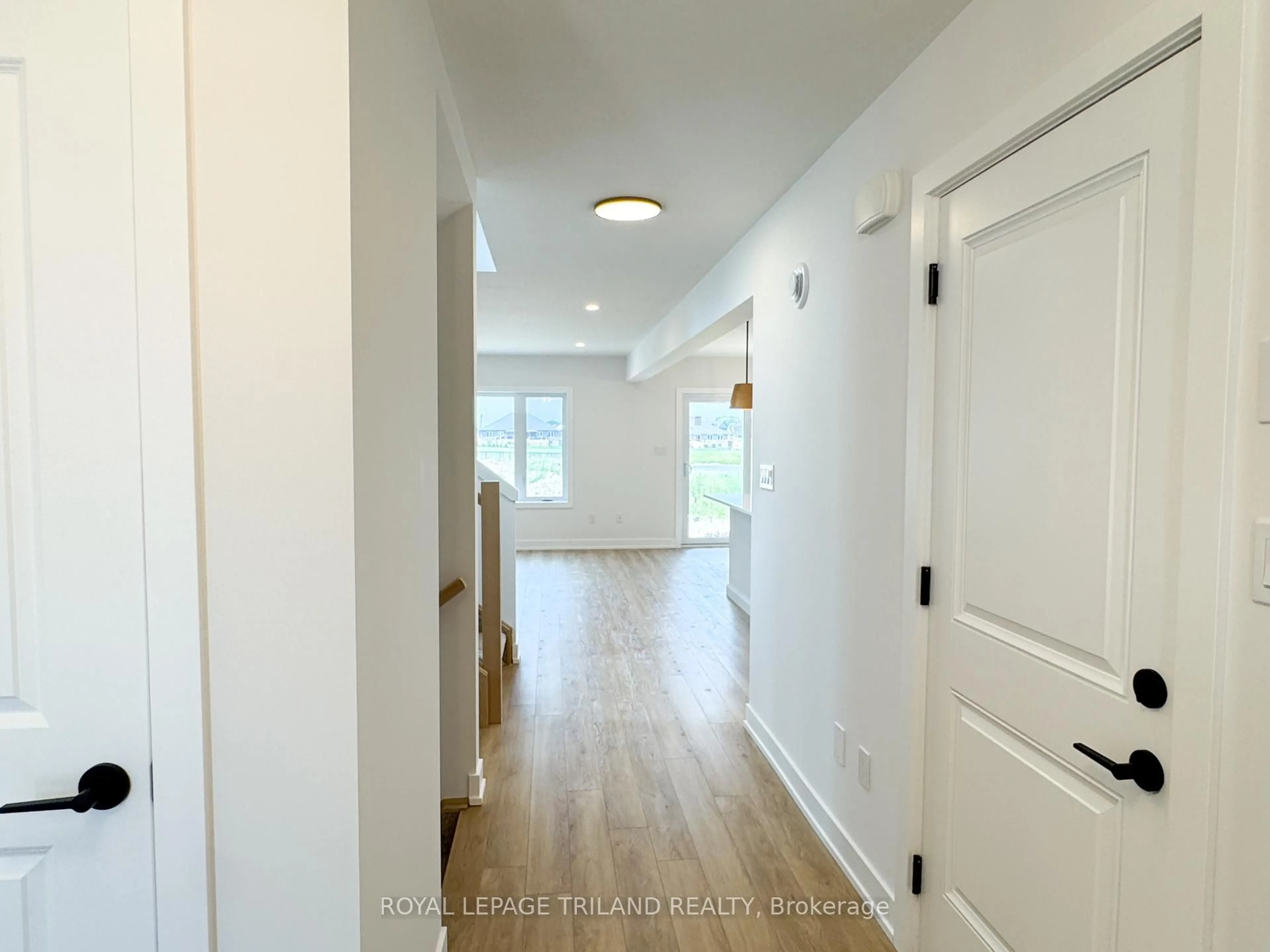 Indoor entryway for 139 Empire Pkwy, St. Thomas Ontario N5R 0P1