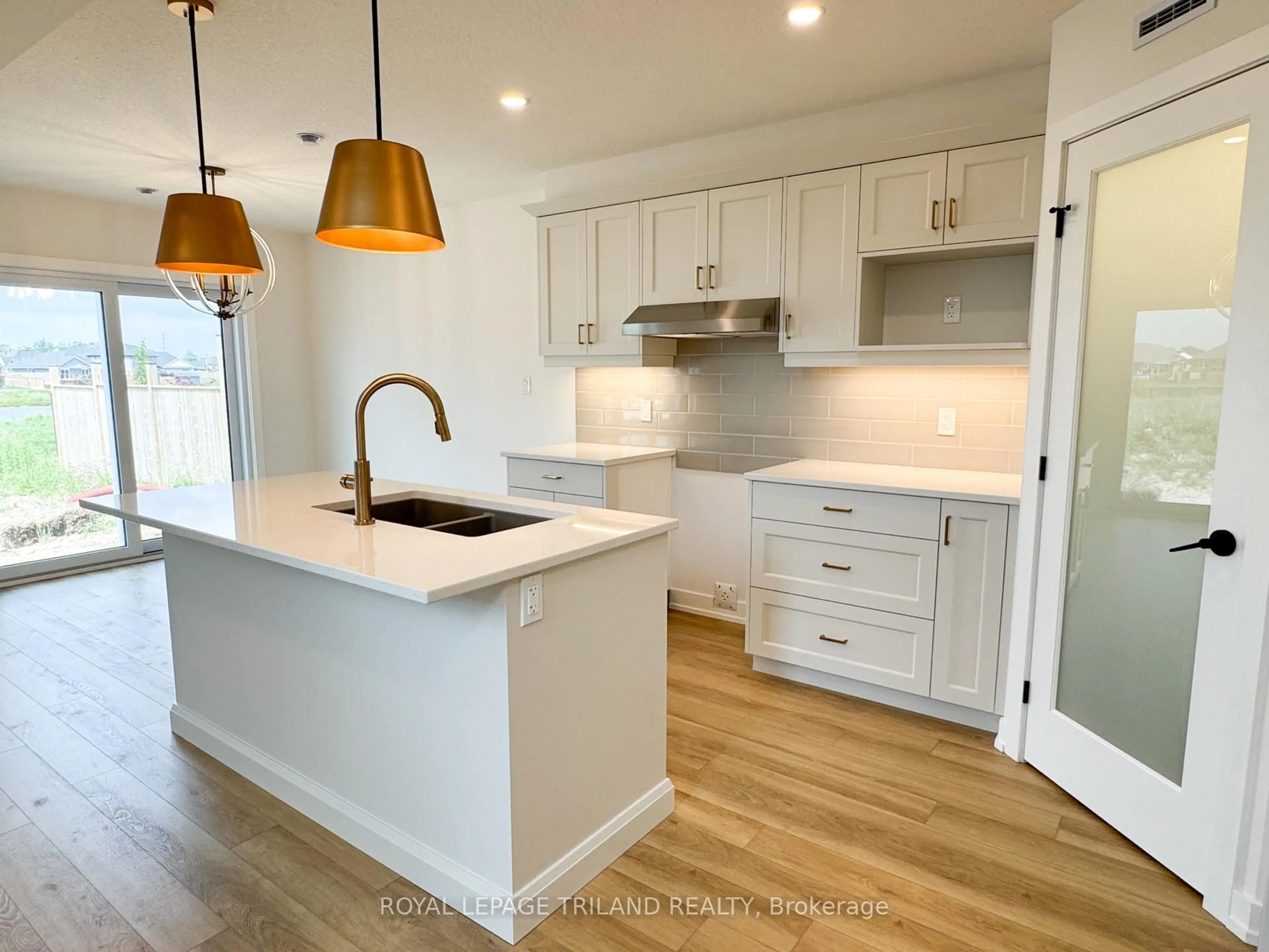 Open concept kitchen, unknown for 139 Empire Pkwy, St. Thomas Ontario N5R 0P1
