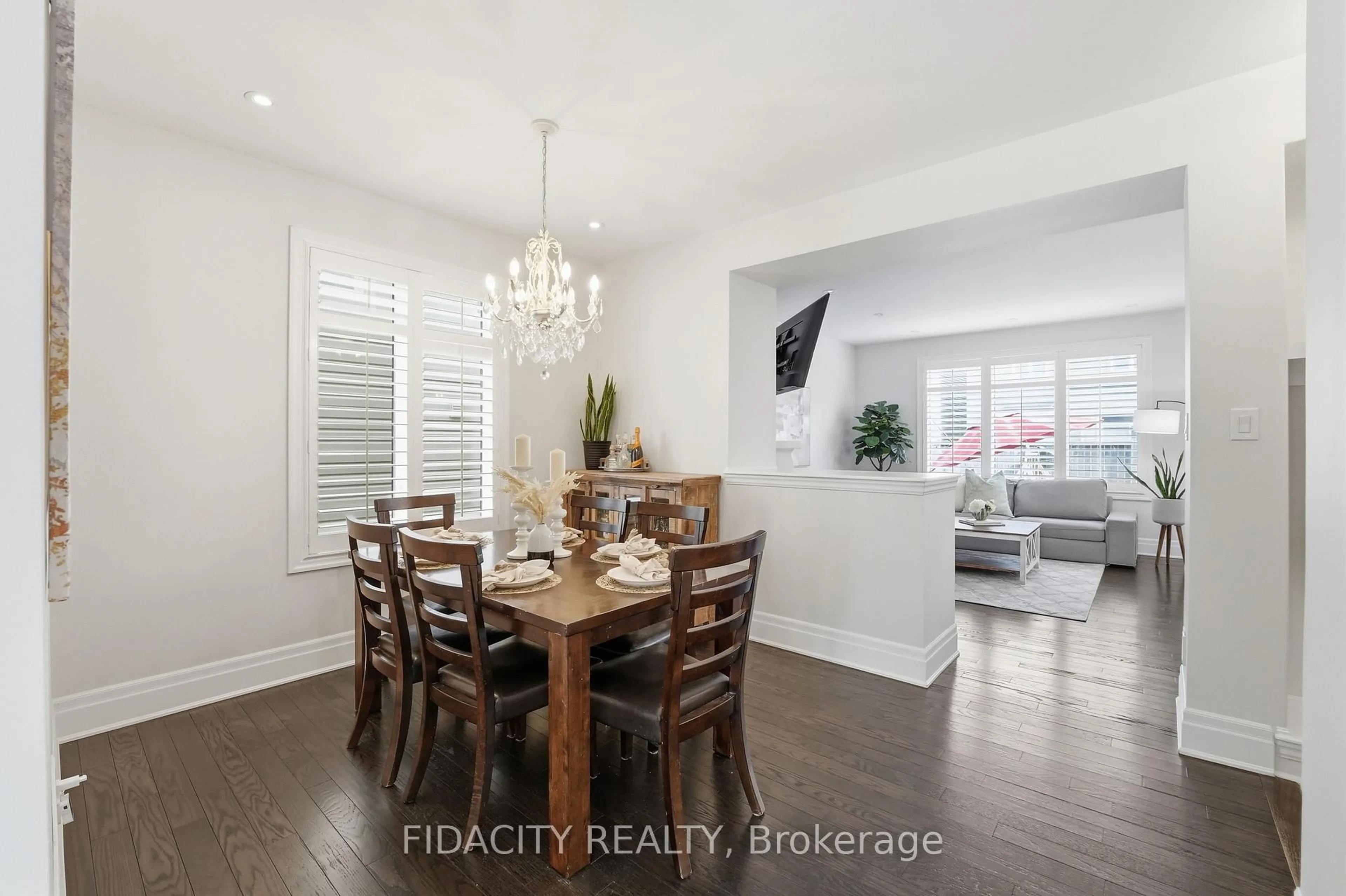 Dining room, wood/laminate floor for 374 Gallantry Way, Ottawa Ontario K2S 0R1