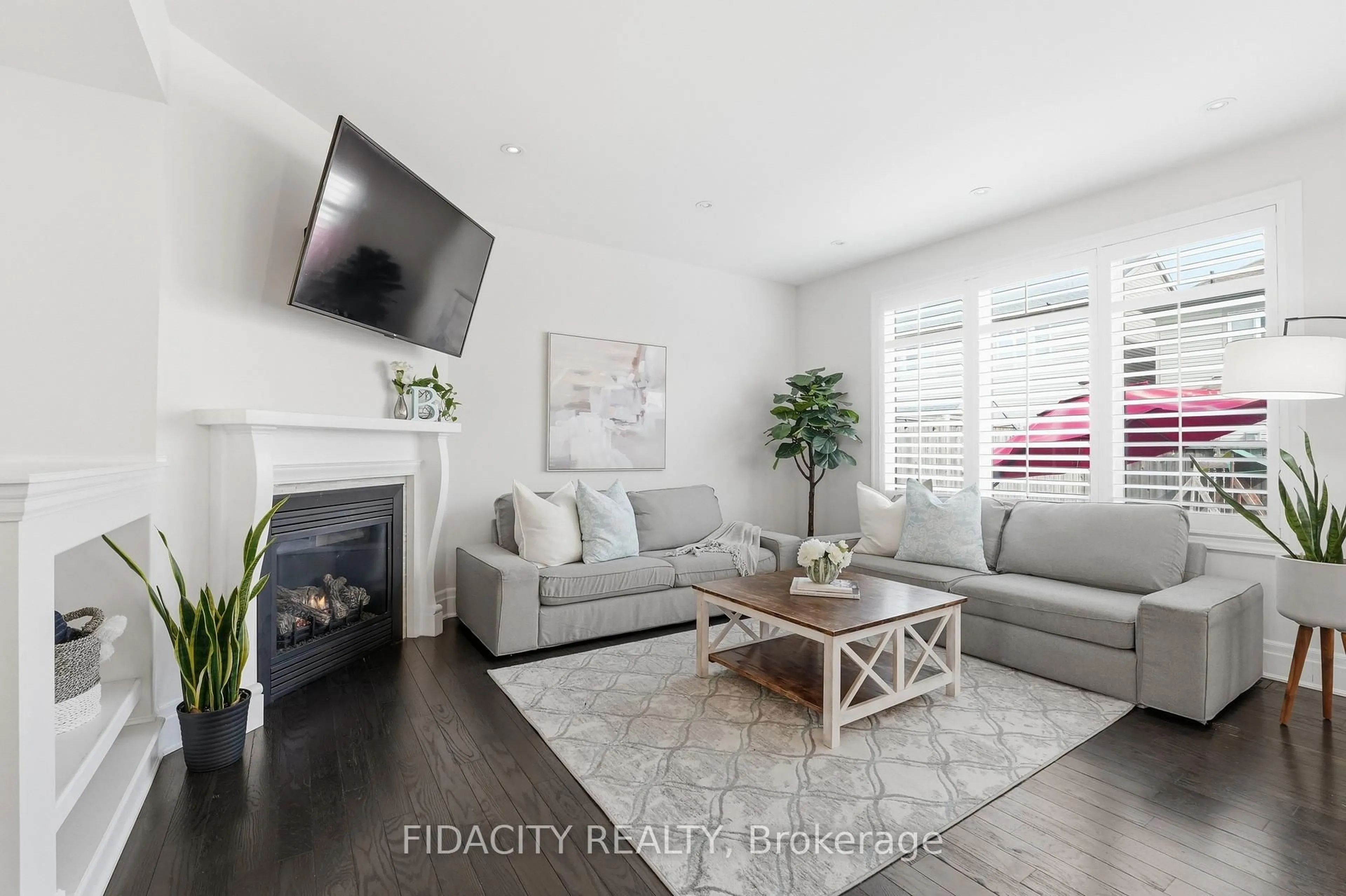 Living room with furniture, unknown for 374 Gallantry Way, Ottawa Ontario K2S 0R1