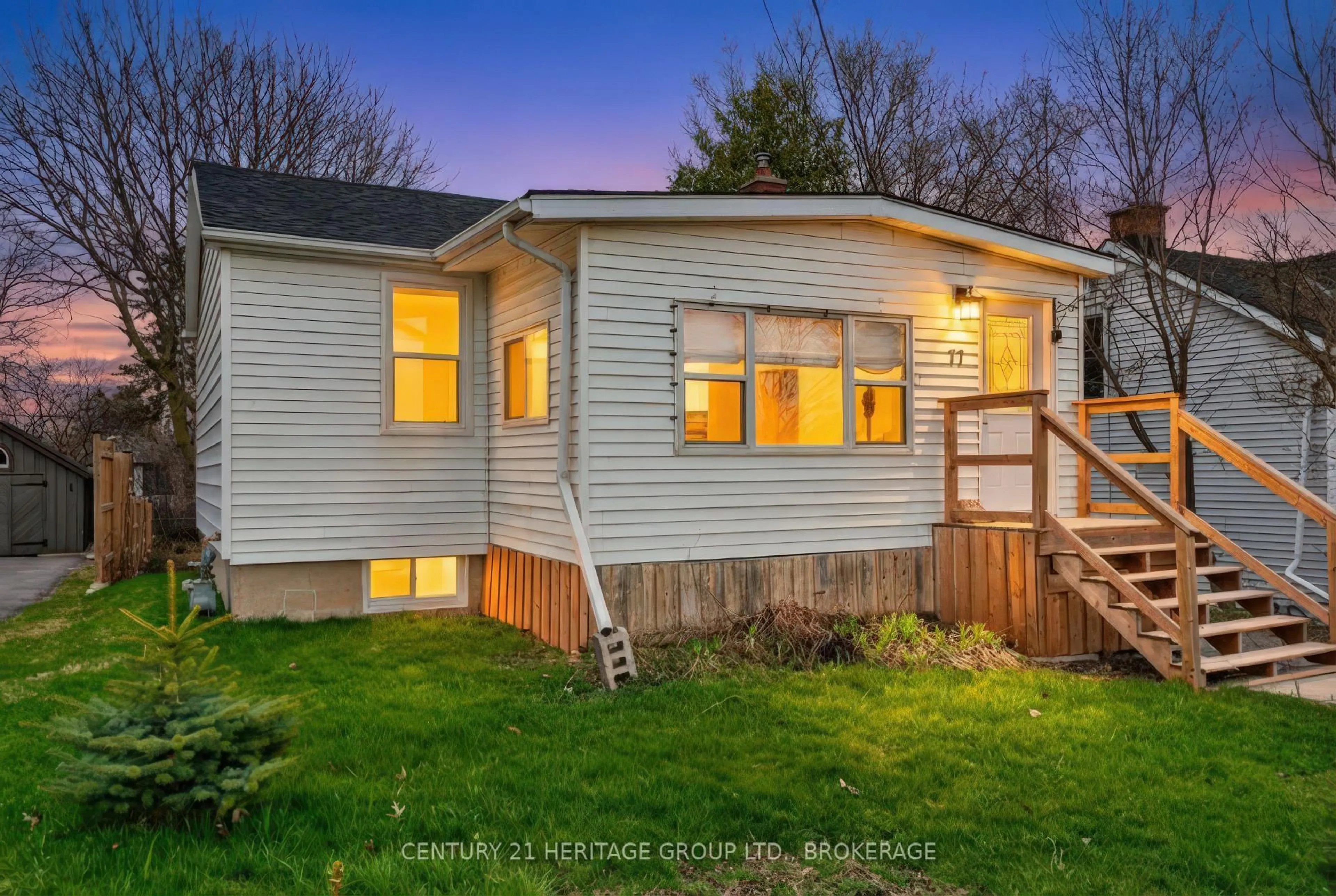 Home with vinyl exterior material, unknown for 77 Portsmouth Ave, Kingston Ontario K7M 1V4