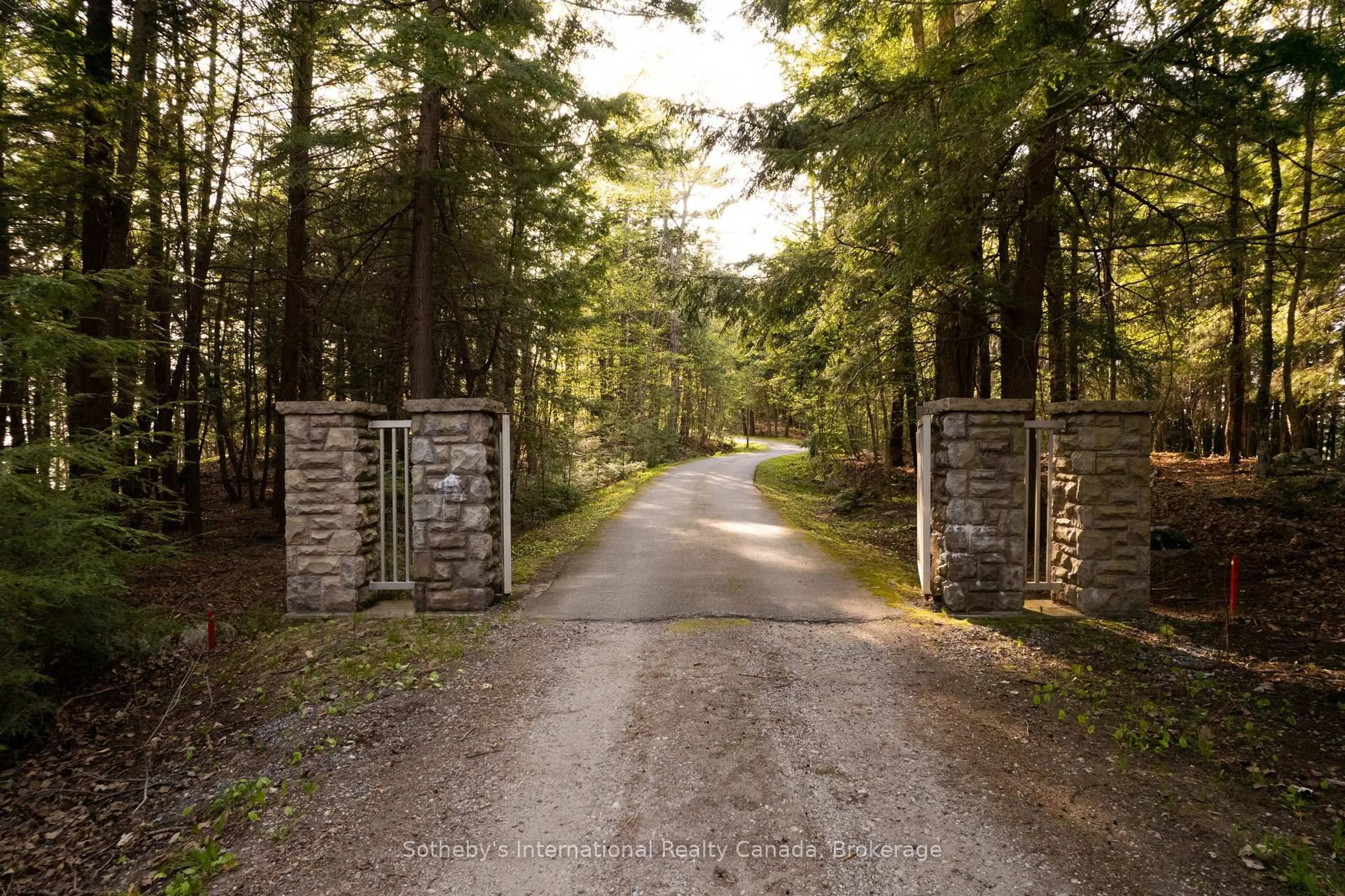 Unknown for 1250 Waldmere Rd #Full, Bracebridge Ontario P1L 1W8