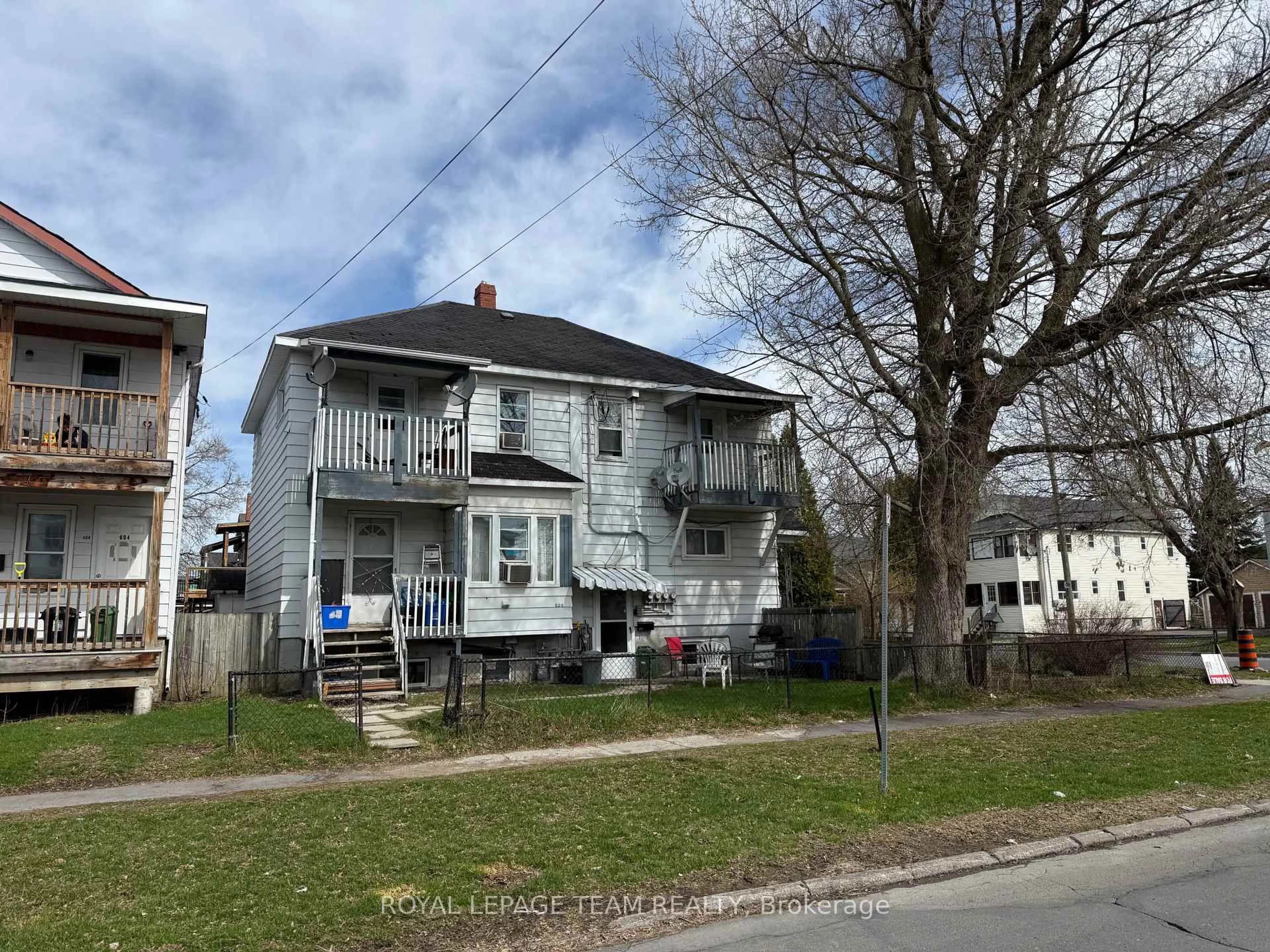 A pic from outside/outdoor area/front of a property/back of a property/a pic from drone, street for 300 St Felix St, Cornwall Ontario K6H 5A6