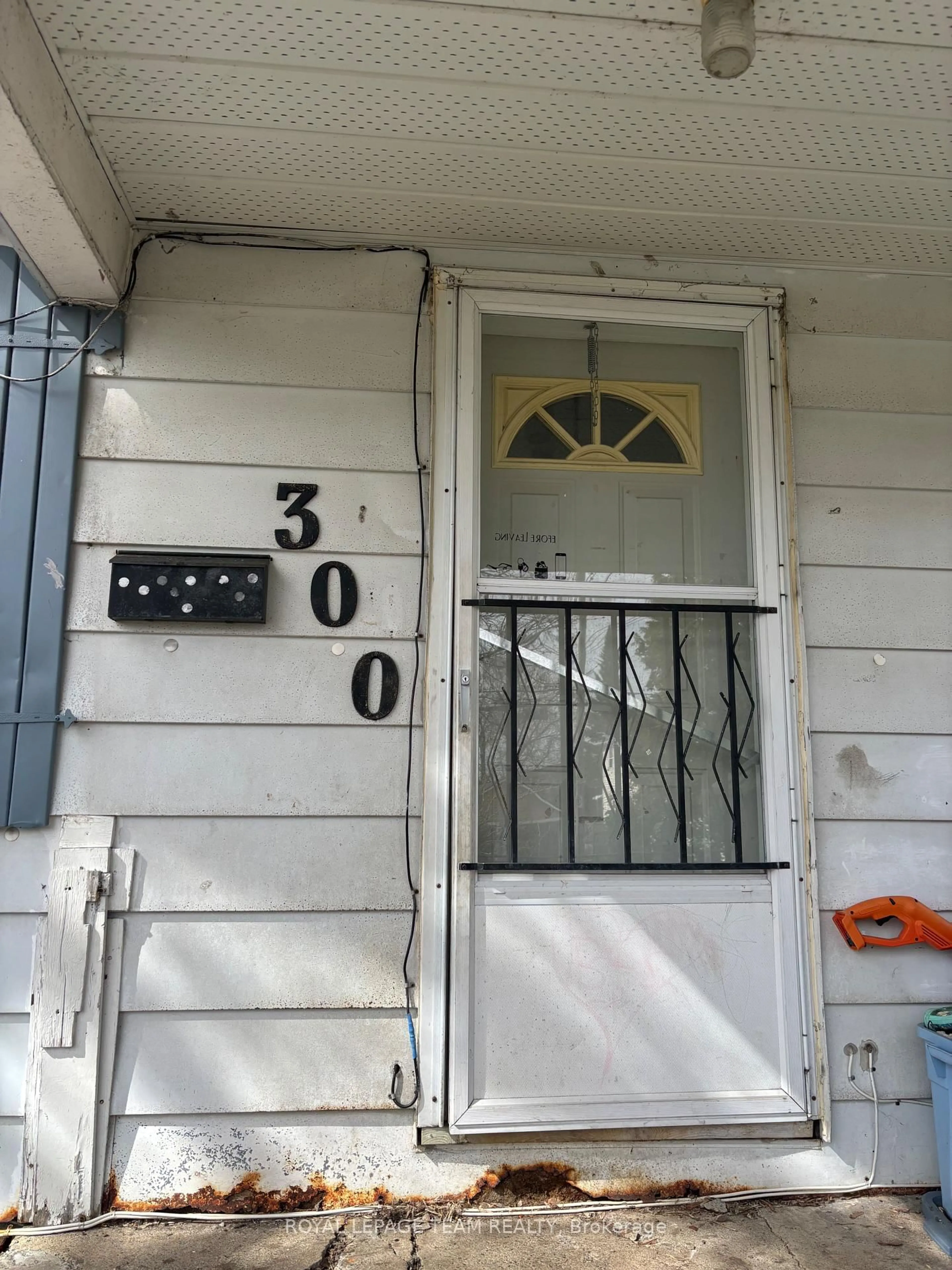 Unknown for 300 St Felix St, Cornwall Ontario K6H 5A6