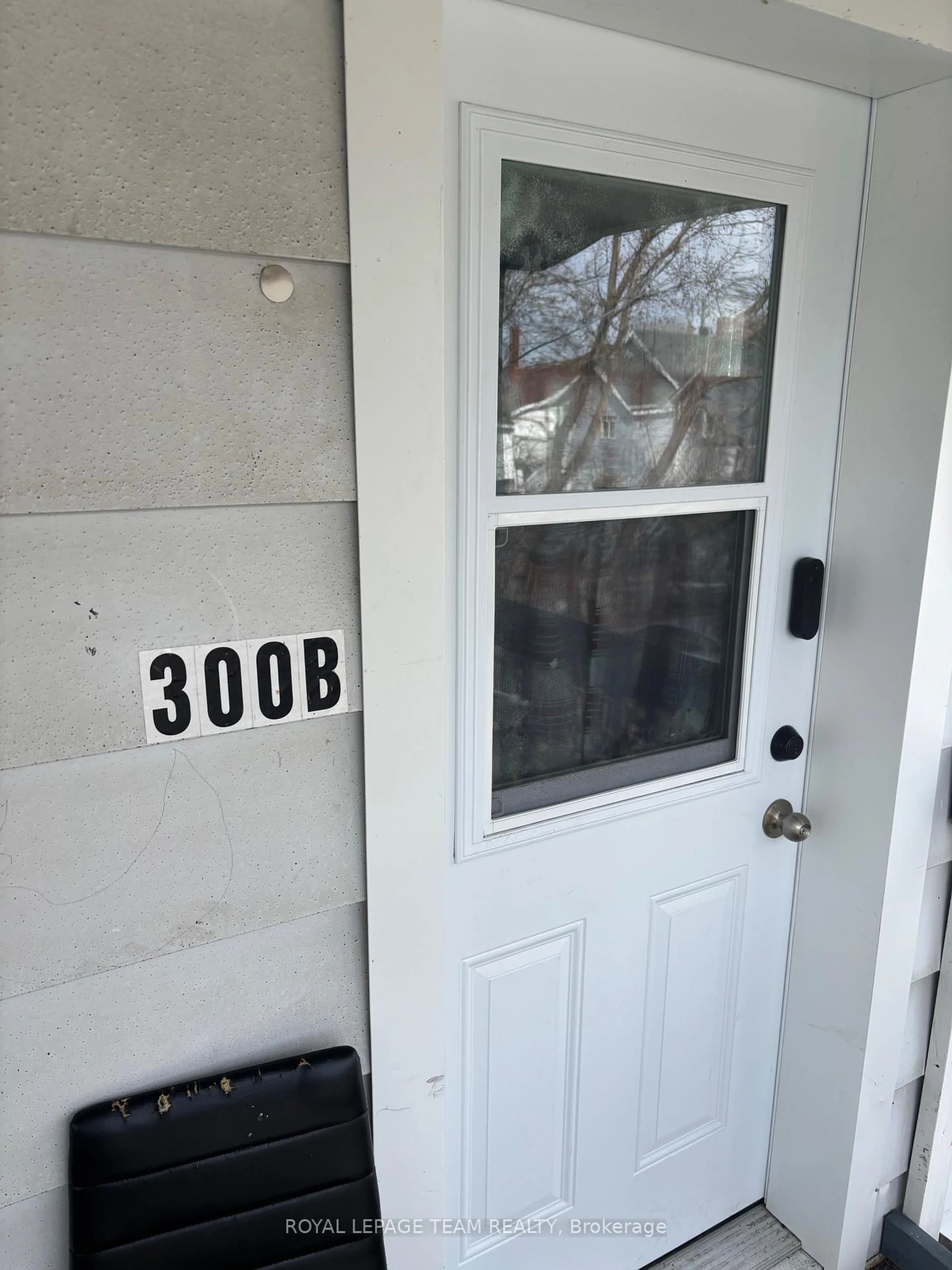 Indoor entryway for 300 St Felix St, Cornwall Ontario K6H 5A6