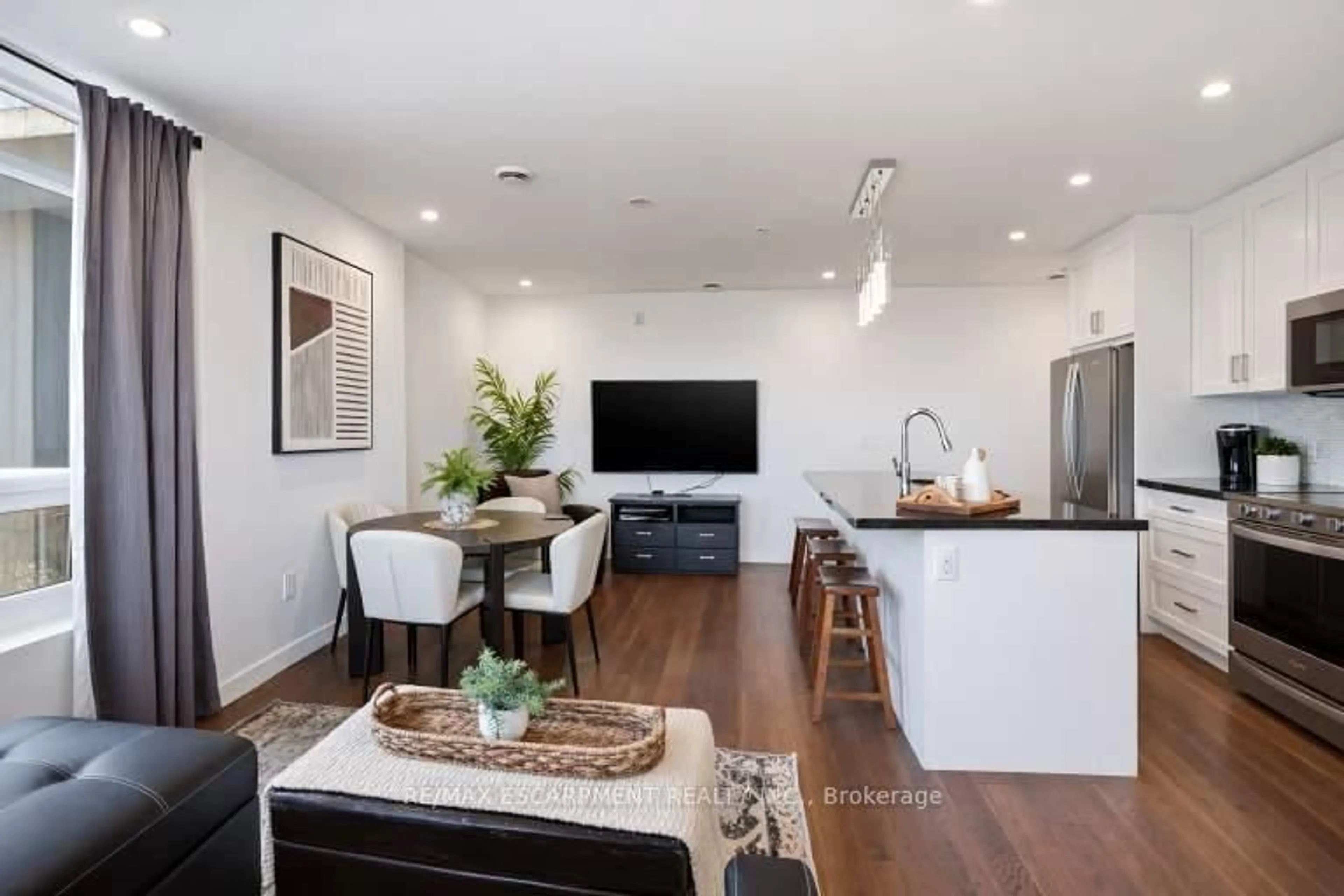 Open concept kitchen, unknown for 467 Charlton Ave #307, Hamilton Ontario L8N 0B3