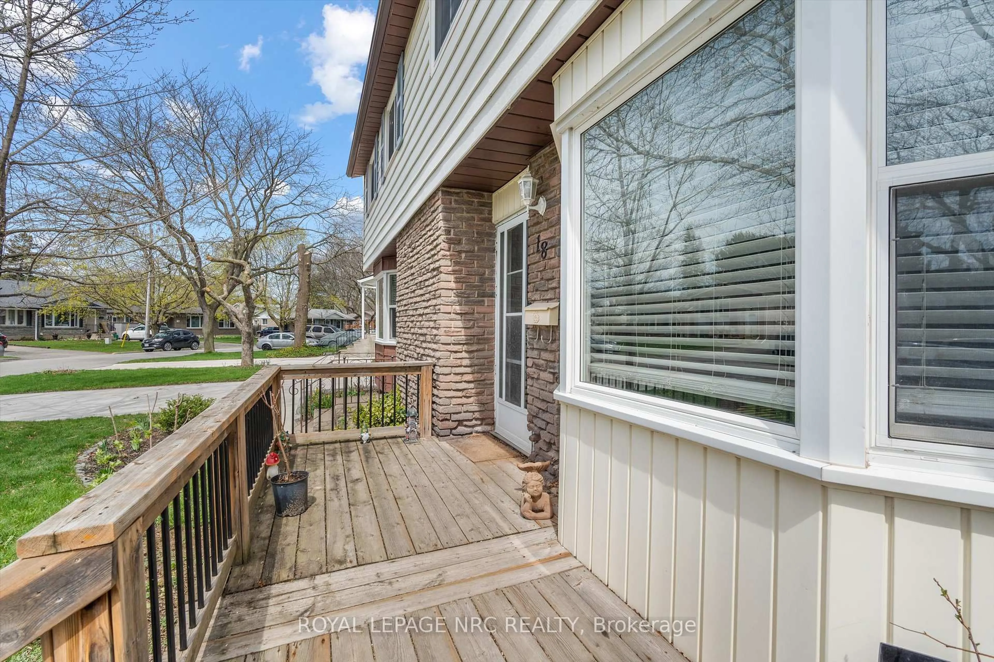 Patio, water/lake/river/ocean view for 18 Lafayette Dr, St. Catharines Ontario L2N 6C2