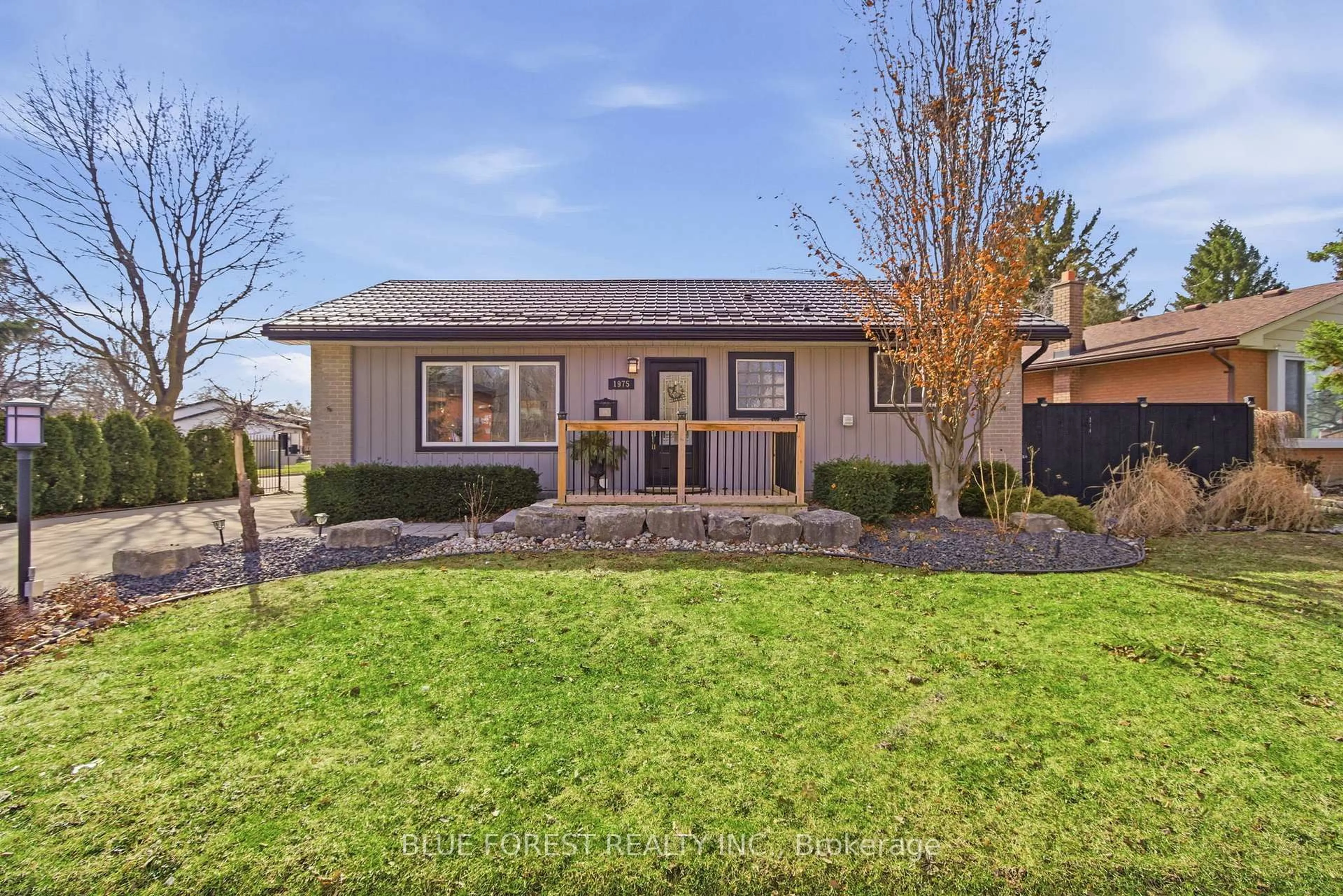 Unknown for 1975 Royal Cres, London East Ontario N5V 1N6