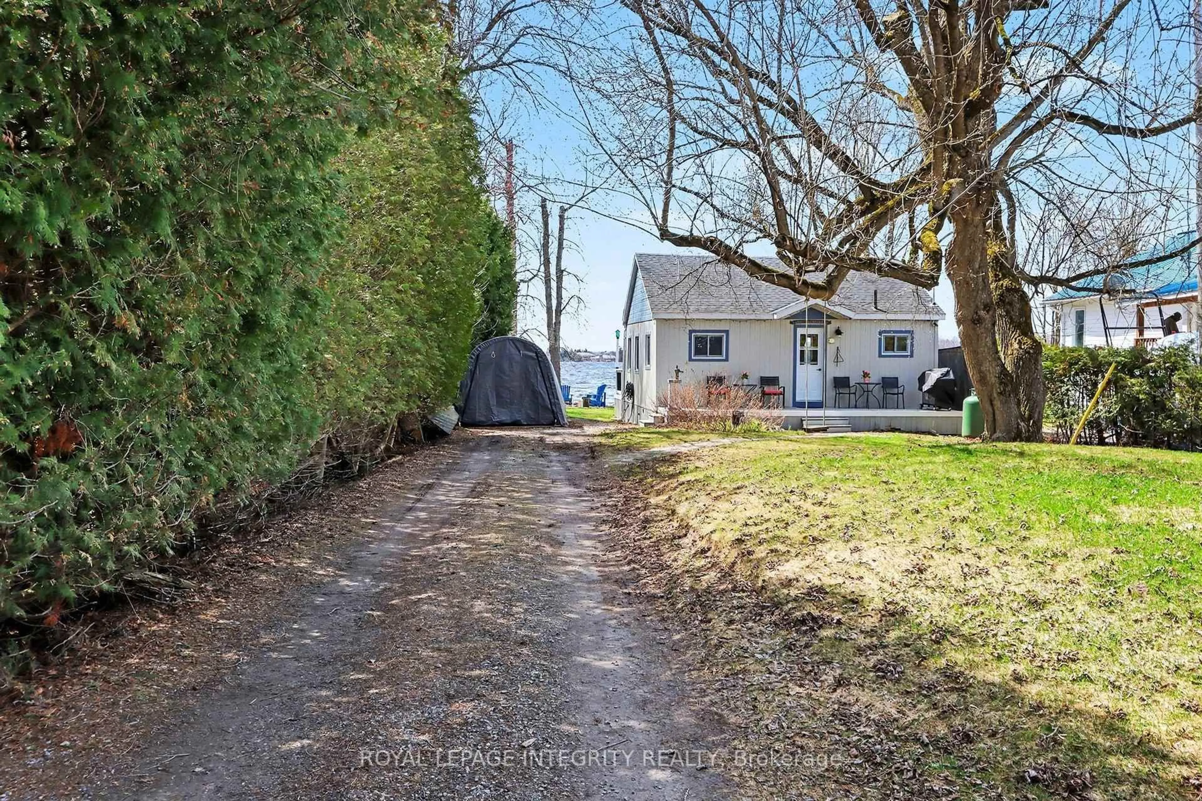 A pic from outside/outdoor area/front of a property/back of a property/a pic from drone, street for 109 Rideau St, Perth Ontario K7H 3C7