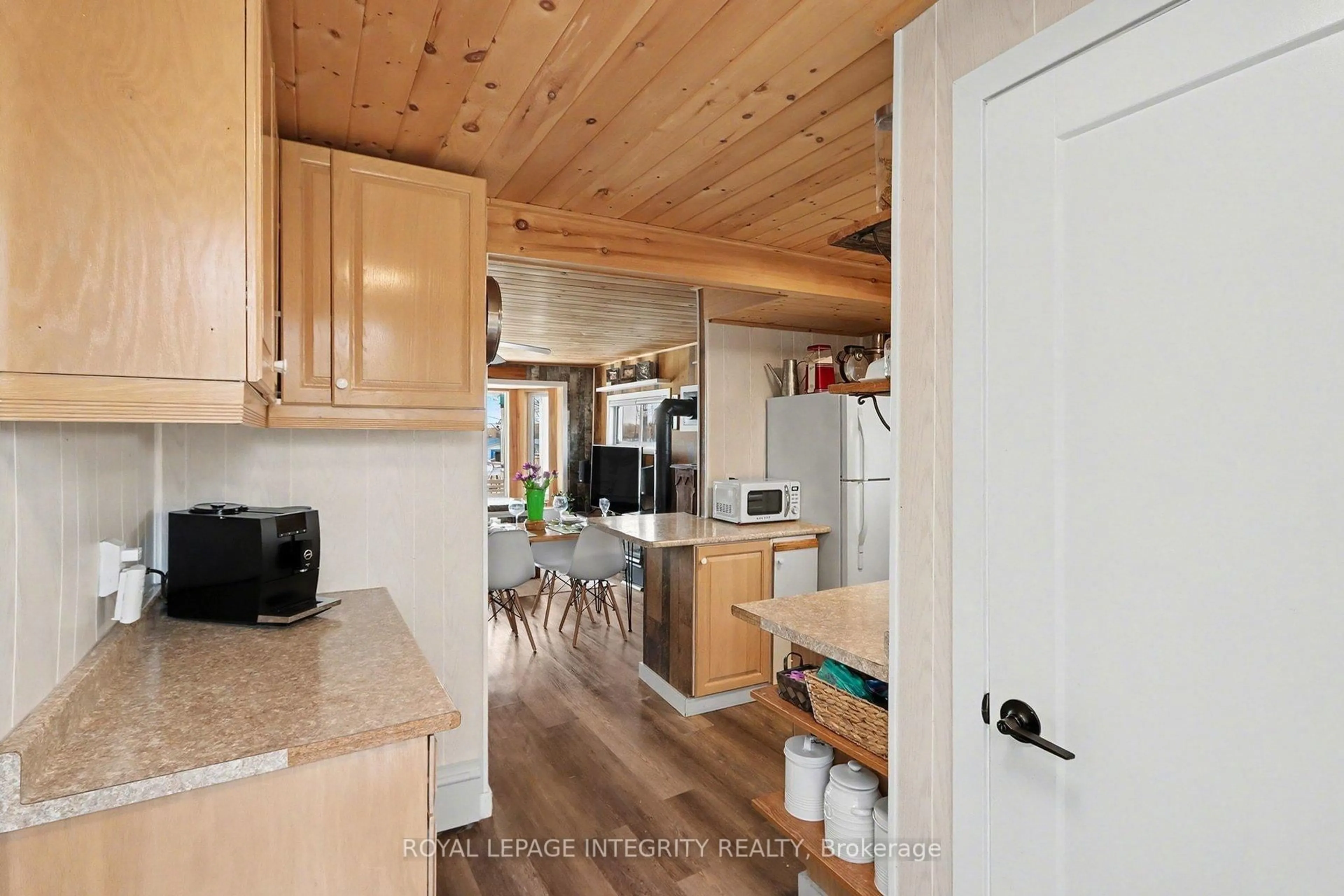 Open concept kitchen, wood/laminate floor for 109 Rideau St, Perth Ontario K7H 3C7