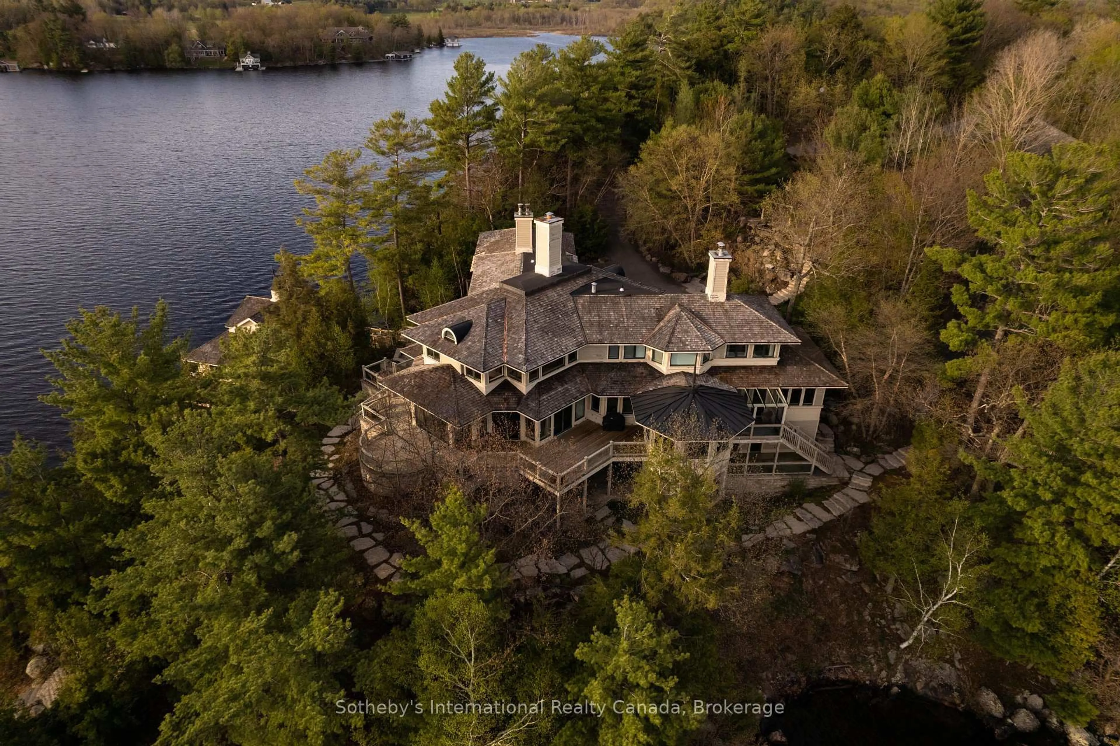 A pic from outside/outdoor area/front of a property/back of a property/a pic from drone, water/lake/river/ocean view for 1250 WALDMERE Rd #Point Cottage, Bracebridge Ontario P1L 1W8