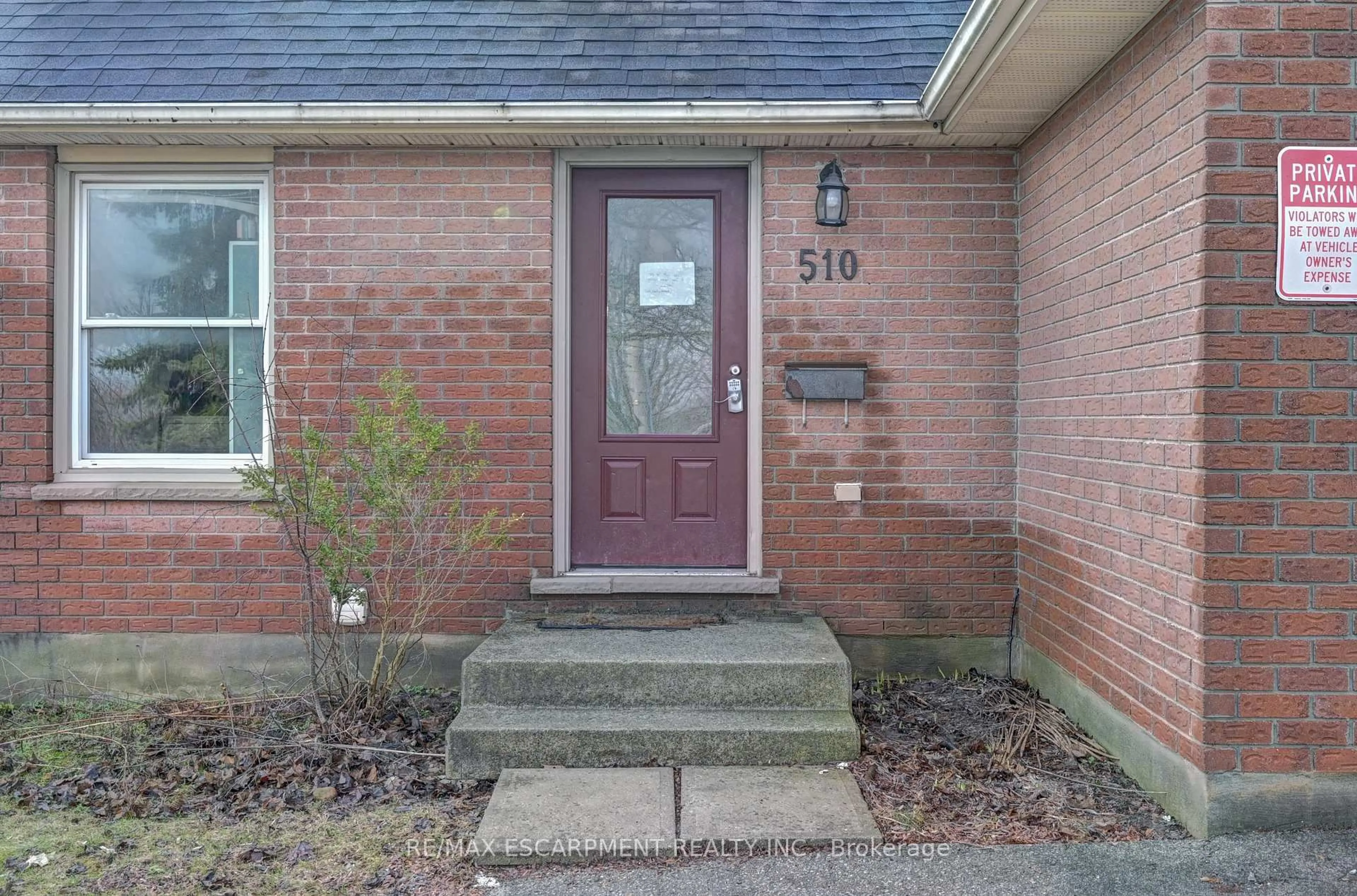 Indoor entryway for 510 Kortright Rd, Guelph Ontario N1G 3Z1