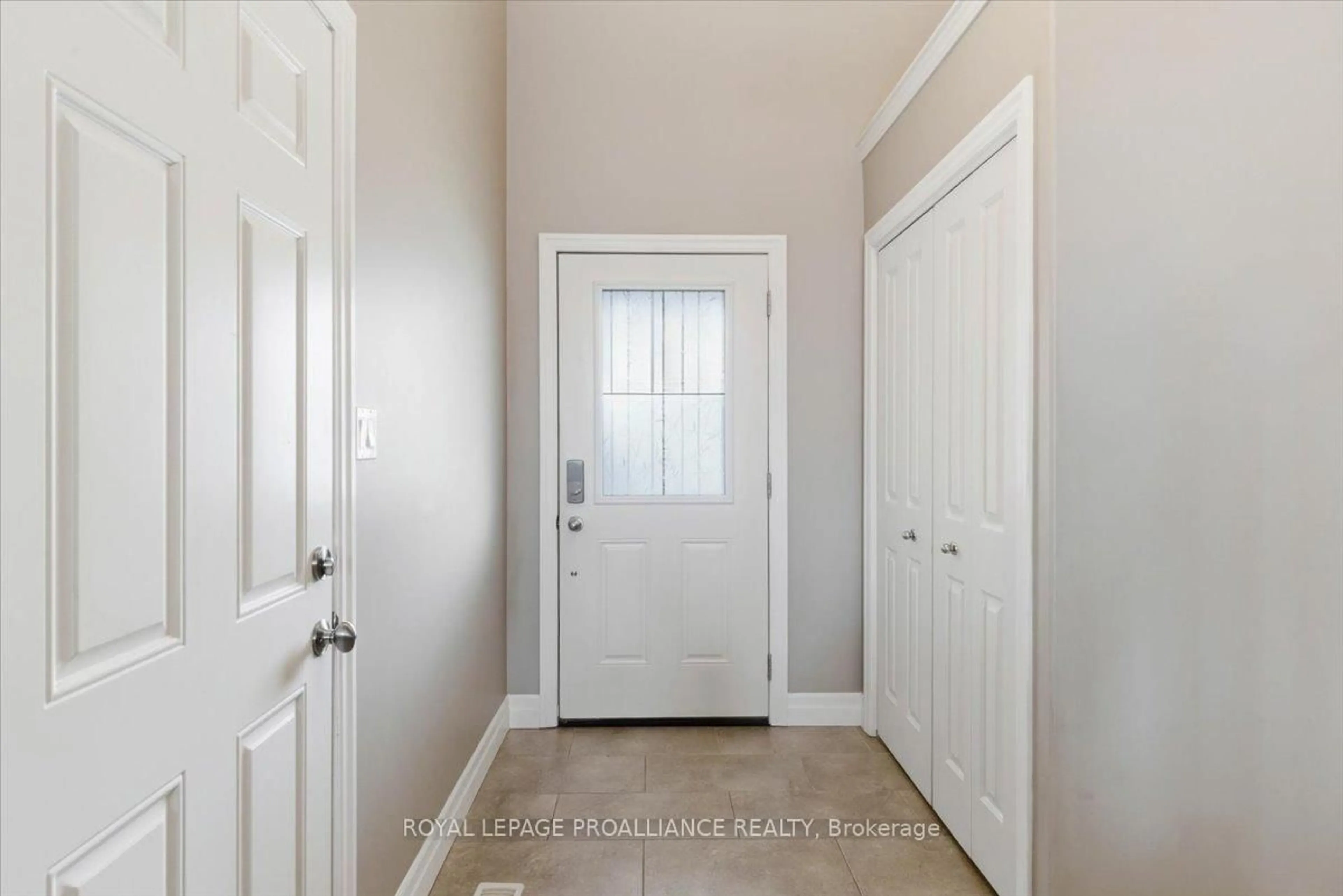 Indoor entryway for 68 Cortland Cres, Quinte West Ontario K8V 0E9