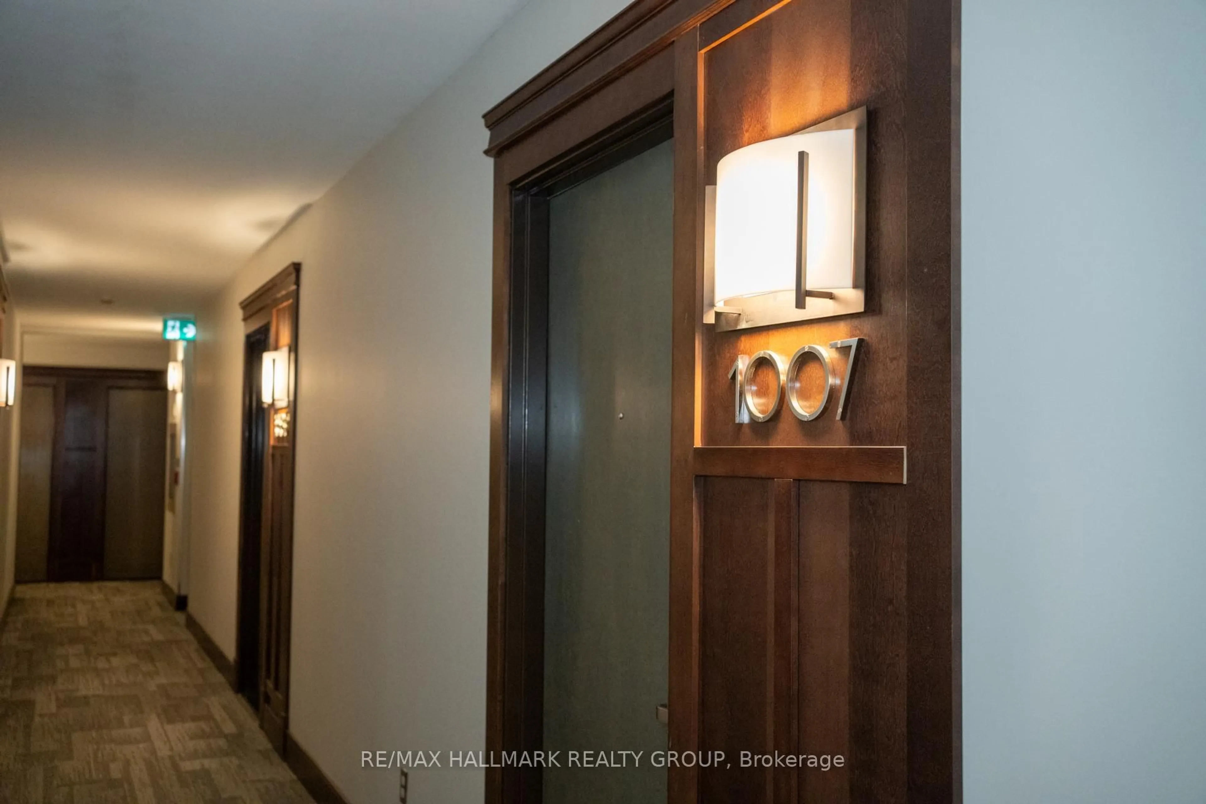 Indoor entryway for 200 Besserer St #1007, Ottawa Ontario K1N 0A7