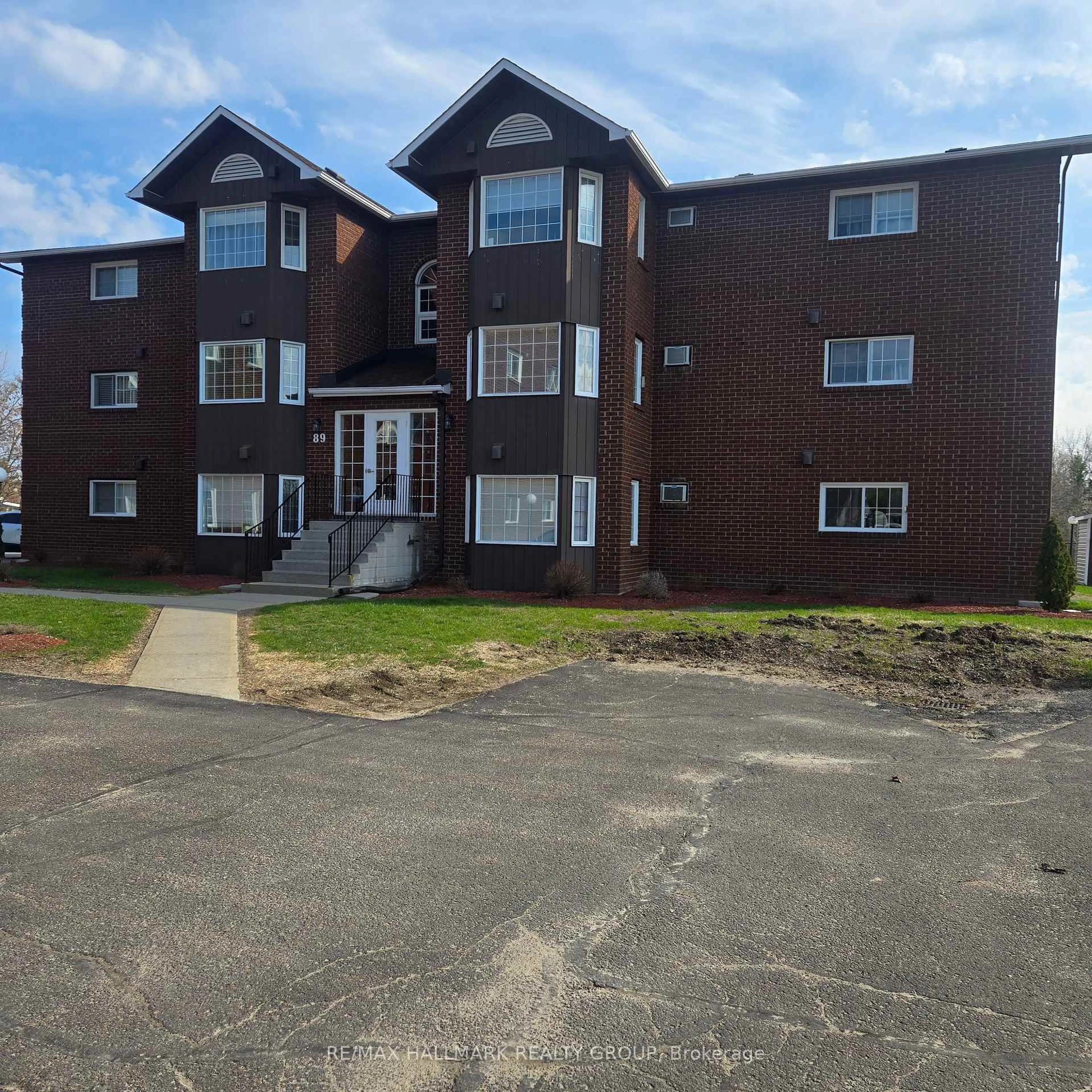 A pic from outside/outdoor area/front of a property/back of a property/a pic from drone, building for 89 edey St #1B, Arnprior Ontario K7S 3T2