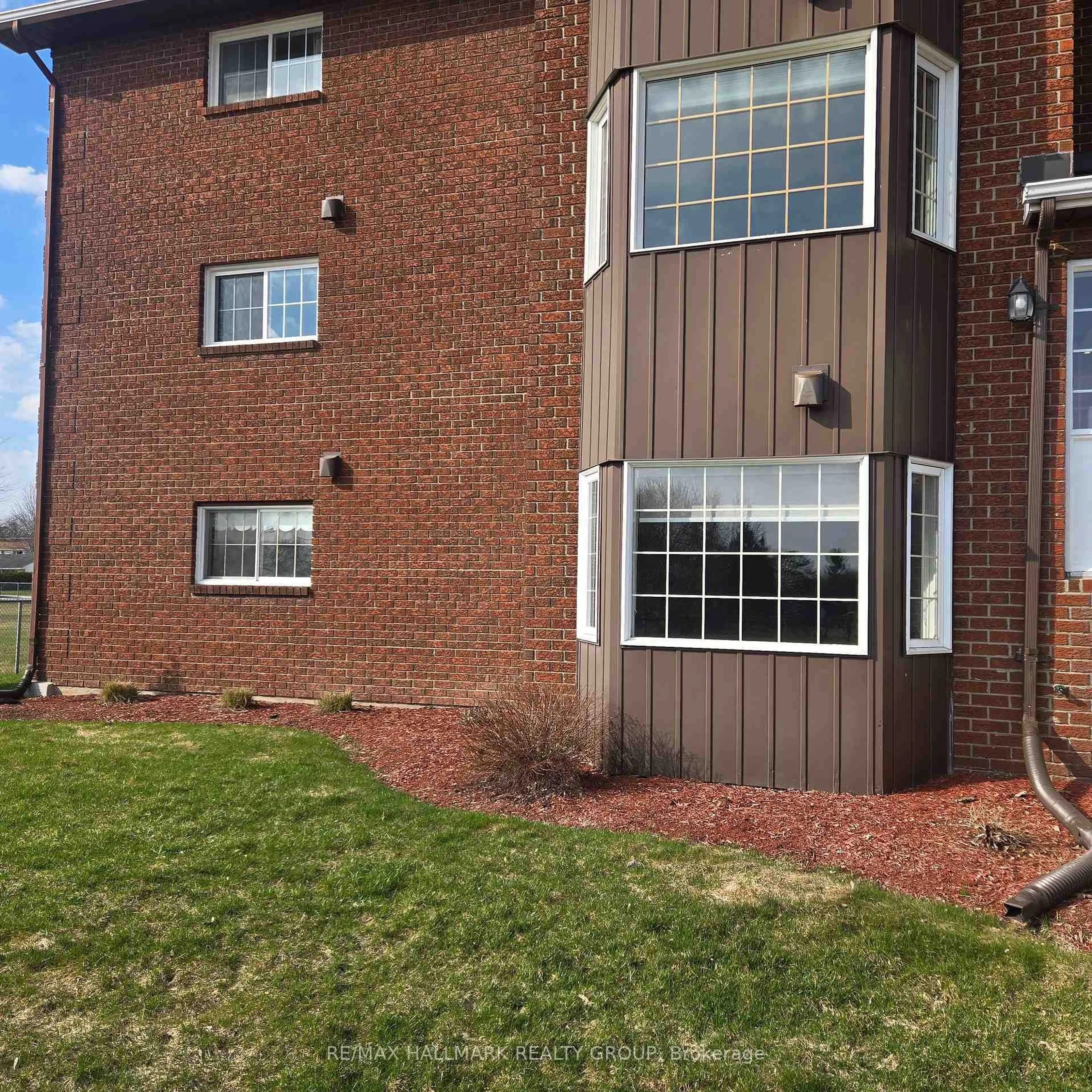 Home with brick exterior material, building for 89 edey St #1B, Arnprior Ontario K7S 3T2