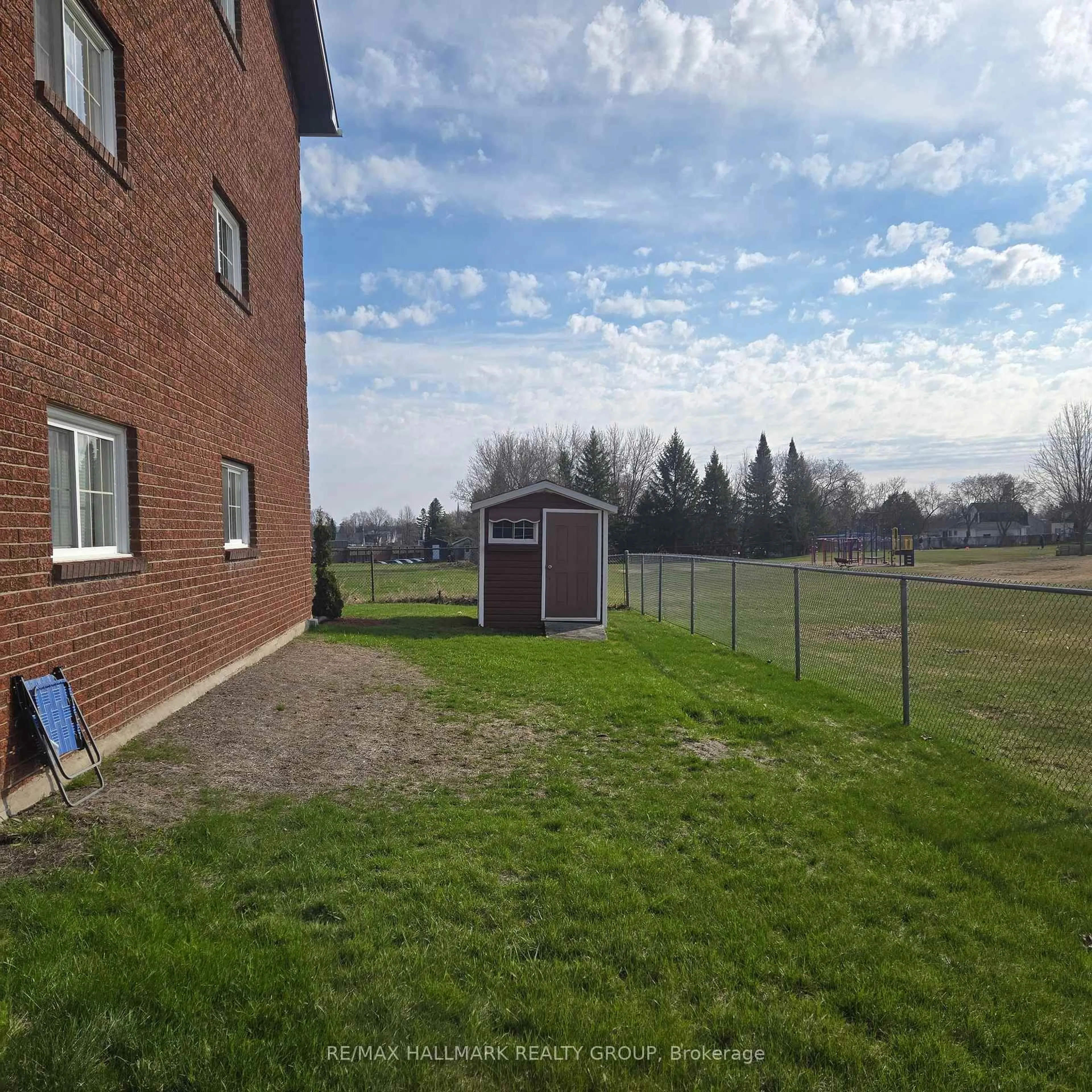 A pic from outside/outdoor area/front of a property/back of a property/a pic from drone, building for 89 edey St #1B, Arnprior Ontario K7S 3T2