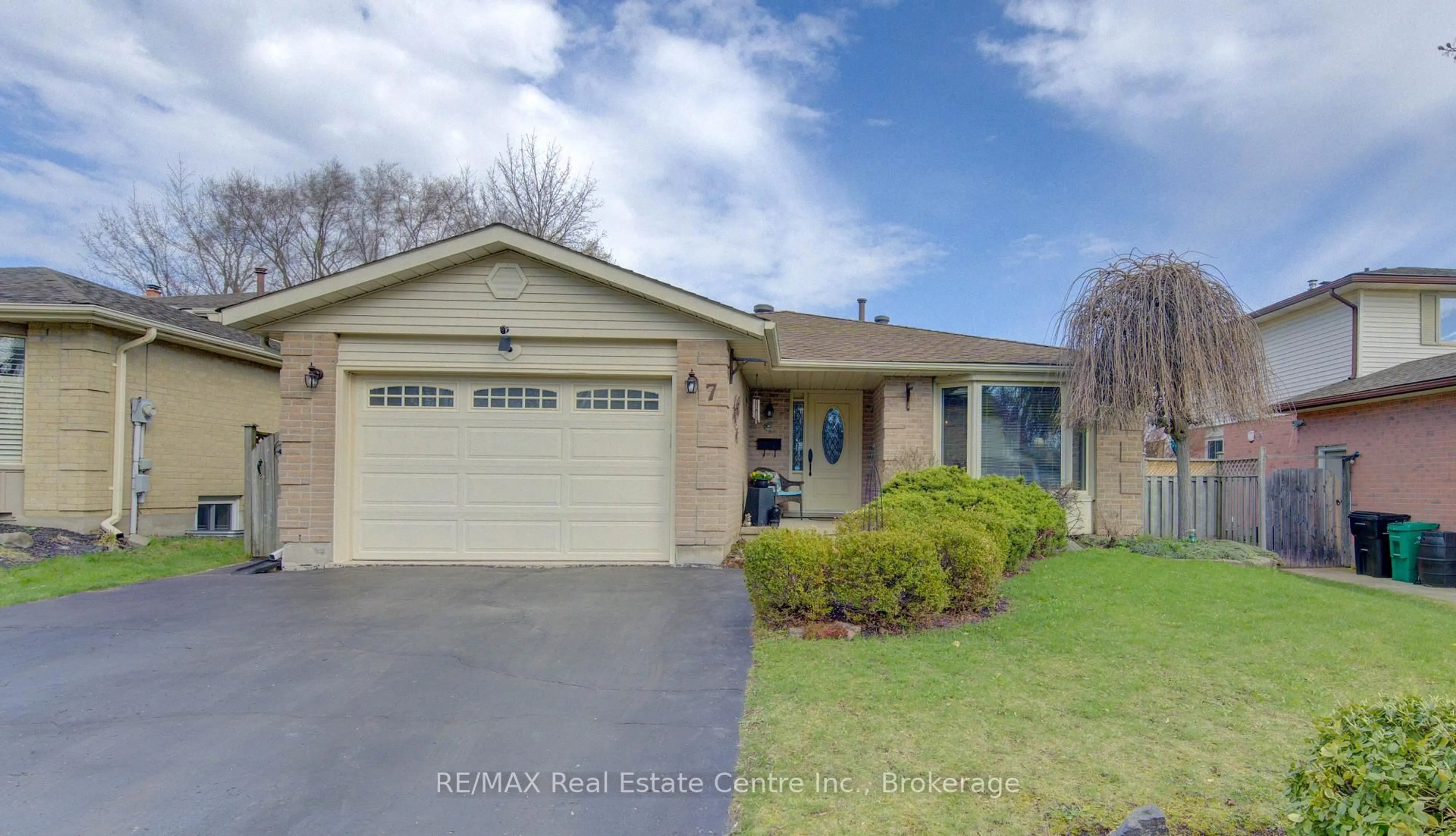 Home with brick exterior material, street for 7 Kilkerran Cres, Kitchener Ontario N2R 1B6