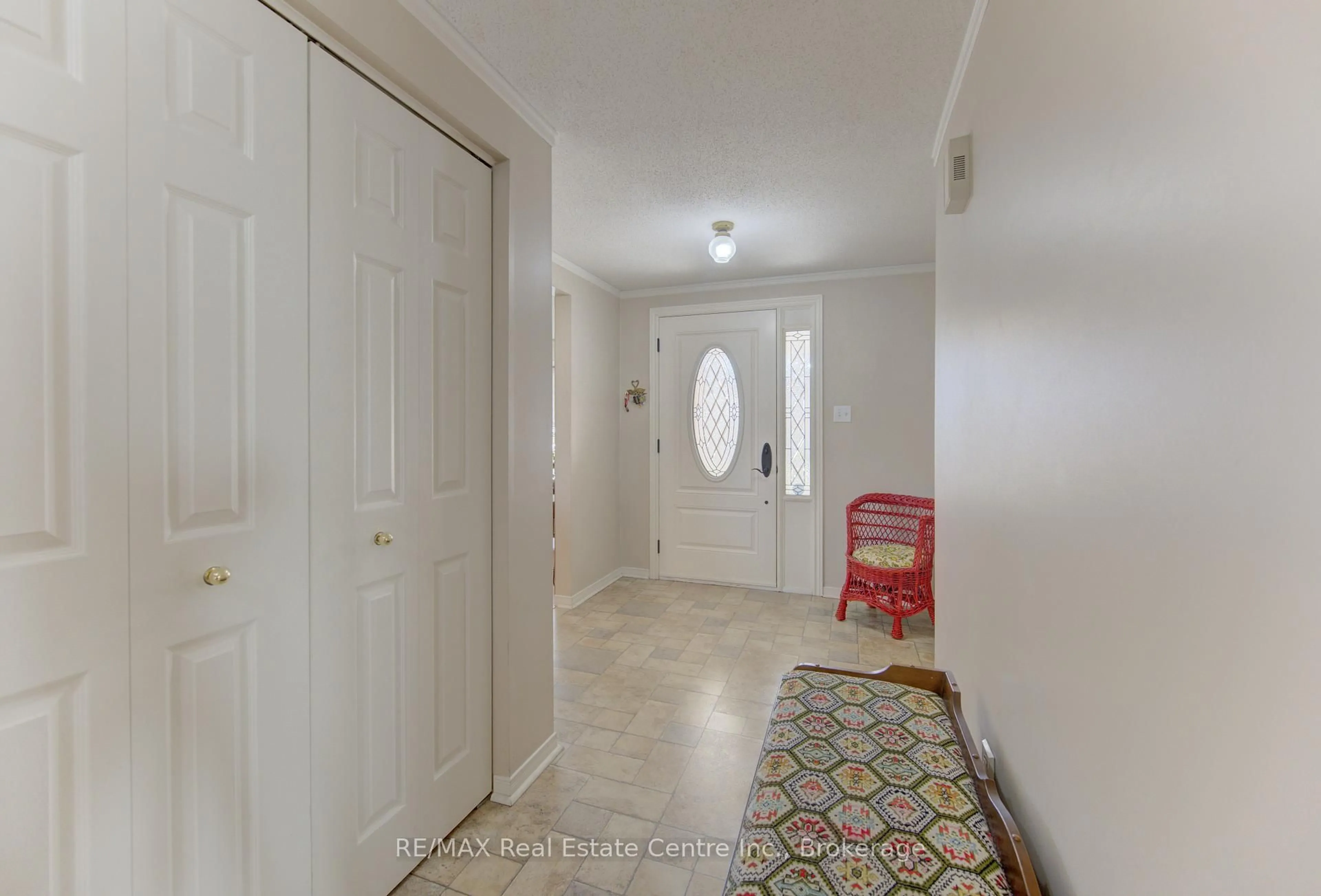 Indoor entryway for 7 Kilkerran Cres, Kitchener Ontario N2R 1B6
