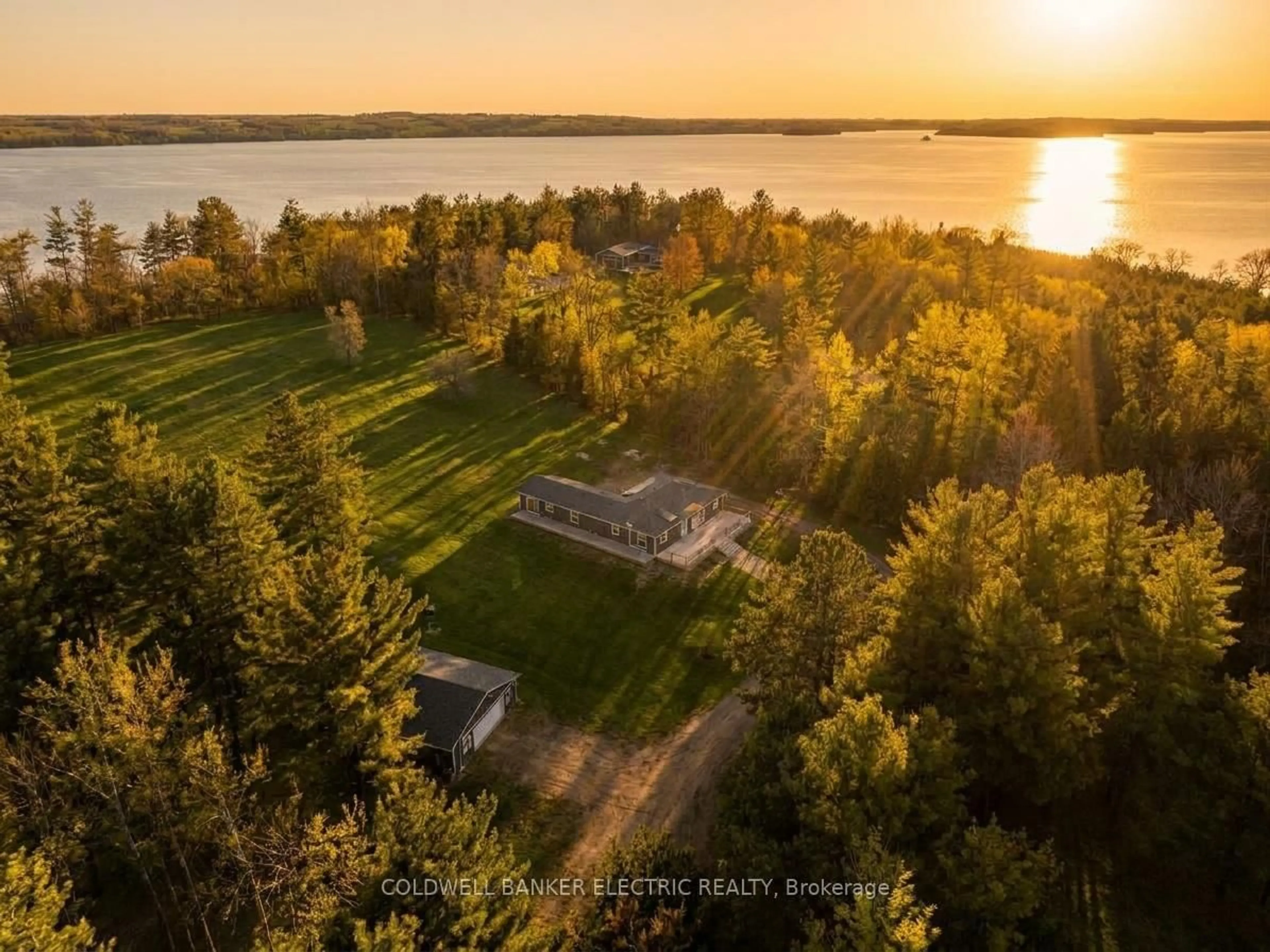 A pic from outside/outdoor area/front of a property/back of a property/a pic from drone, water/lake/river/ocean view for 5078 Oak Hills Rd, Hamilton Township Ontario K0L 1E0