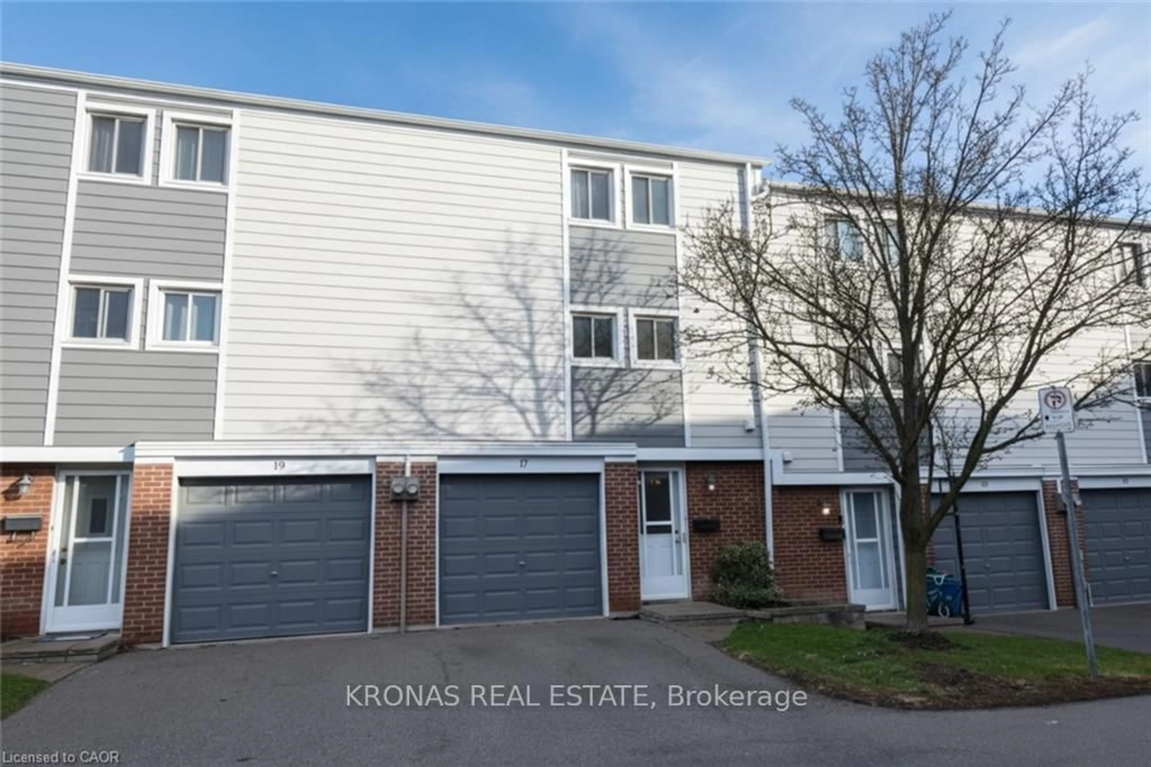 A pic from outside/outdoor area/front of a property/back of a property/a pic from drone, street for 17 Patrice Crt, Hamilton Ontario L9H 5P4