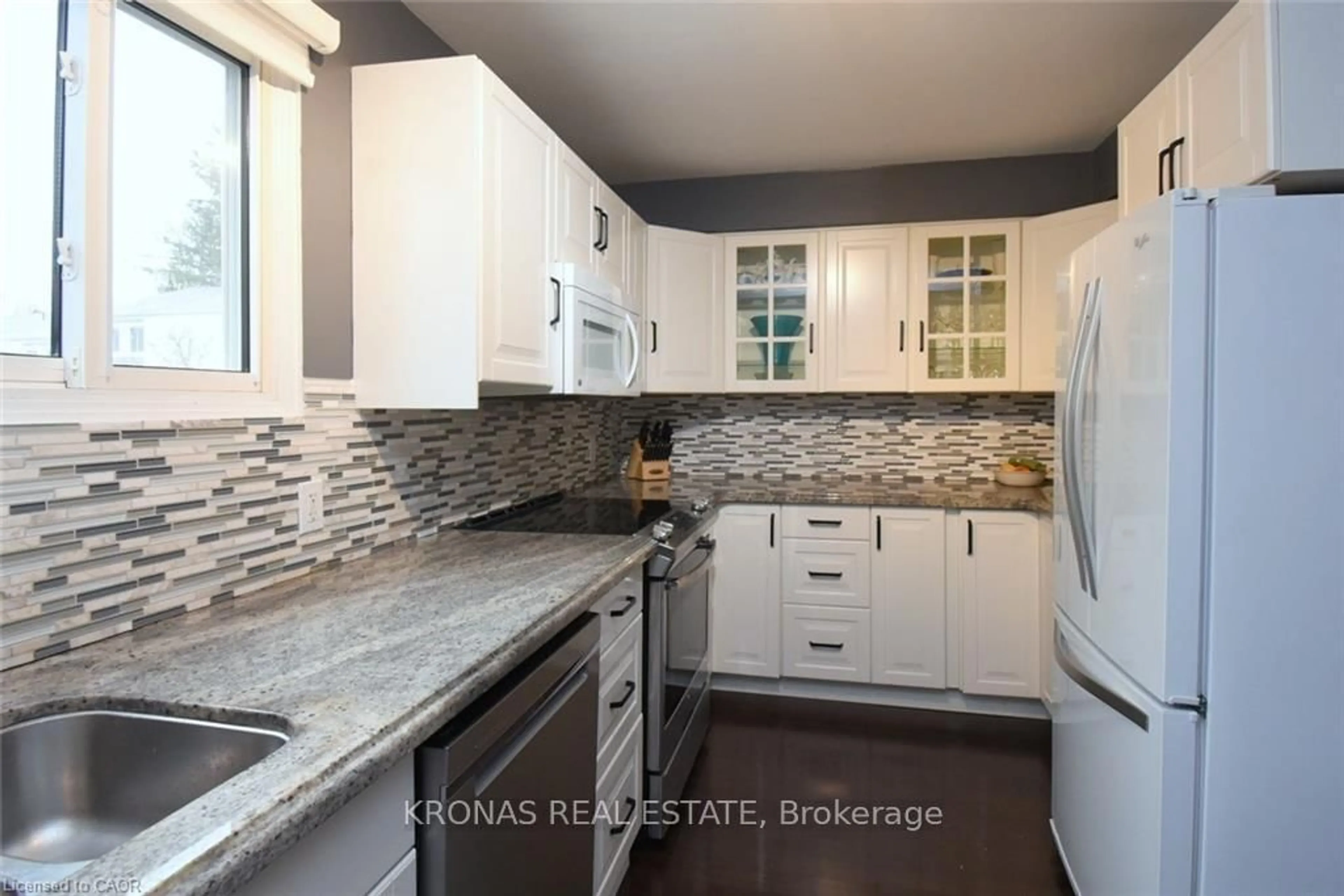 Unknown for 17 Patrice Crt, Hamilton Ontario L9H 5P4