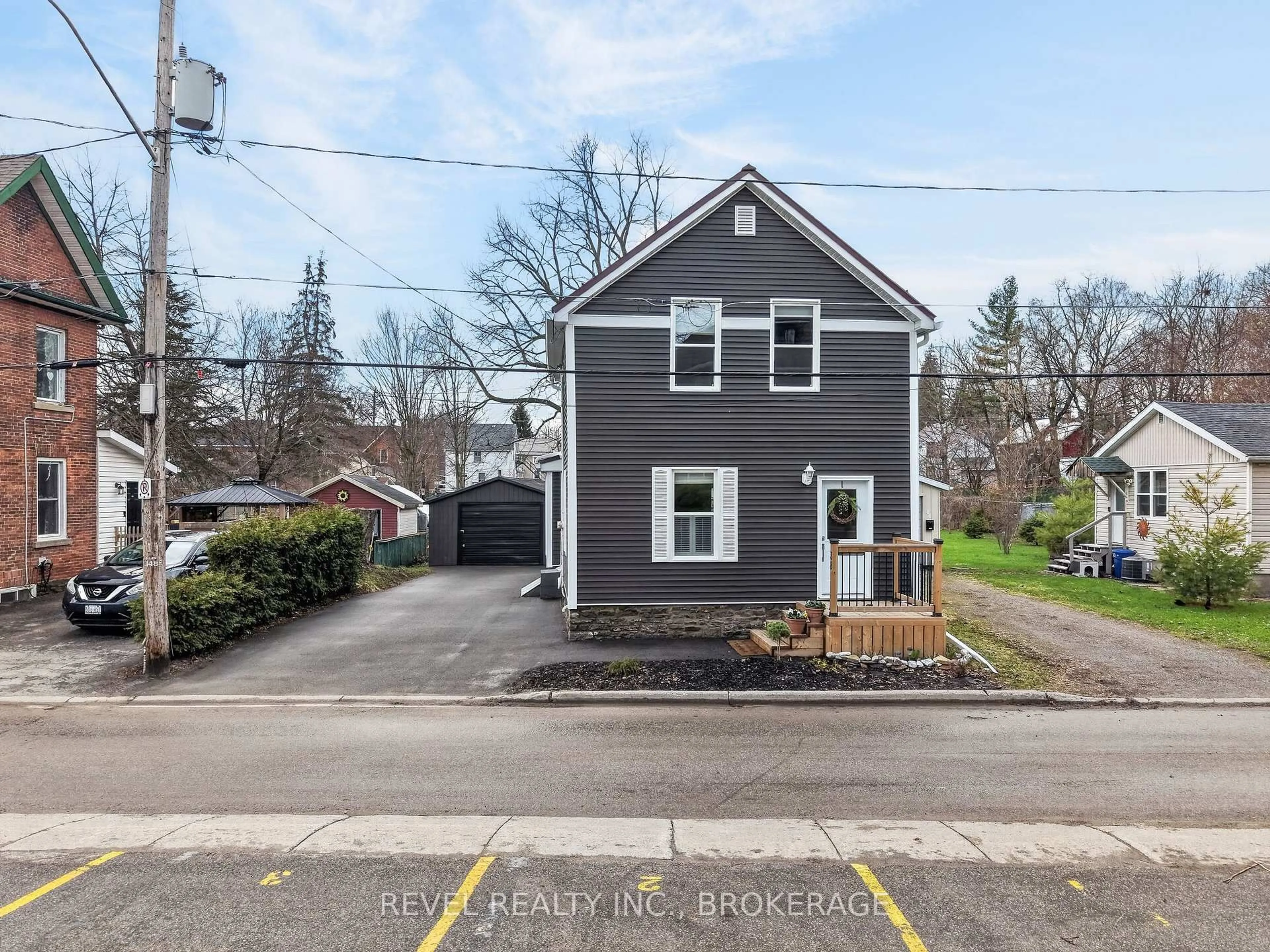 A pic from outside/outdoor area/front of a property/back of a property/a pic from drone, street for 38 Bennett St, Brockville Ontario K6V 2V8