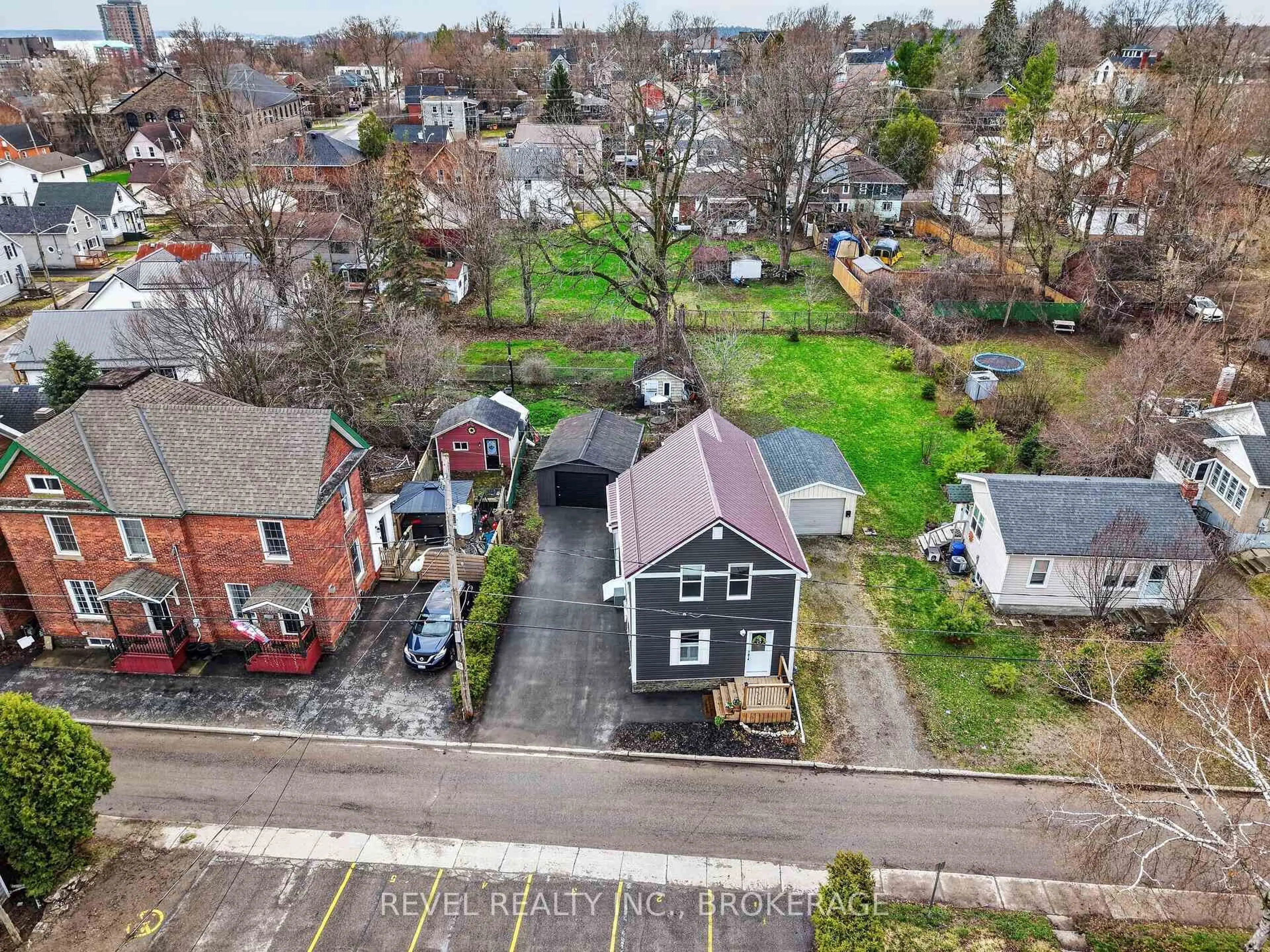 A pic from outside/outdoor area/front of a property/back of a property/a pic from drone, street for 38 Bennett St, Brockville Ontario K6V 2V8