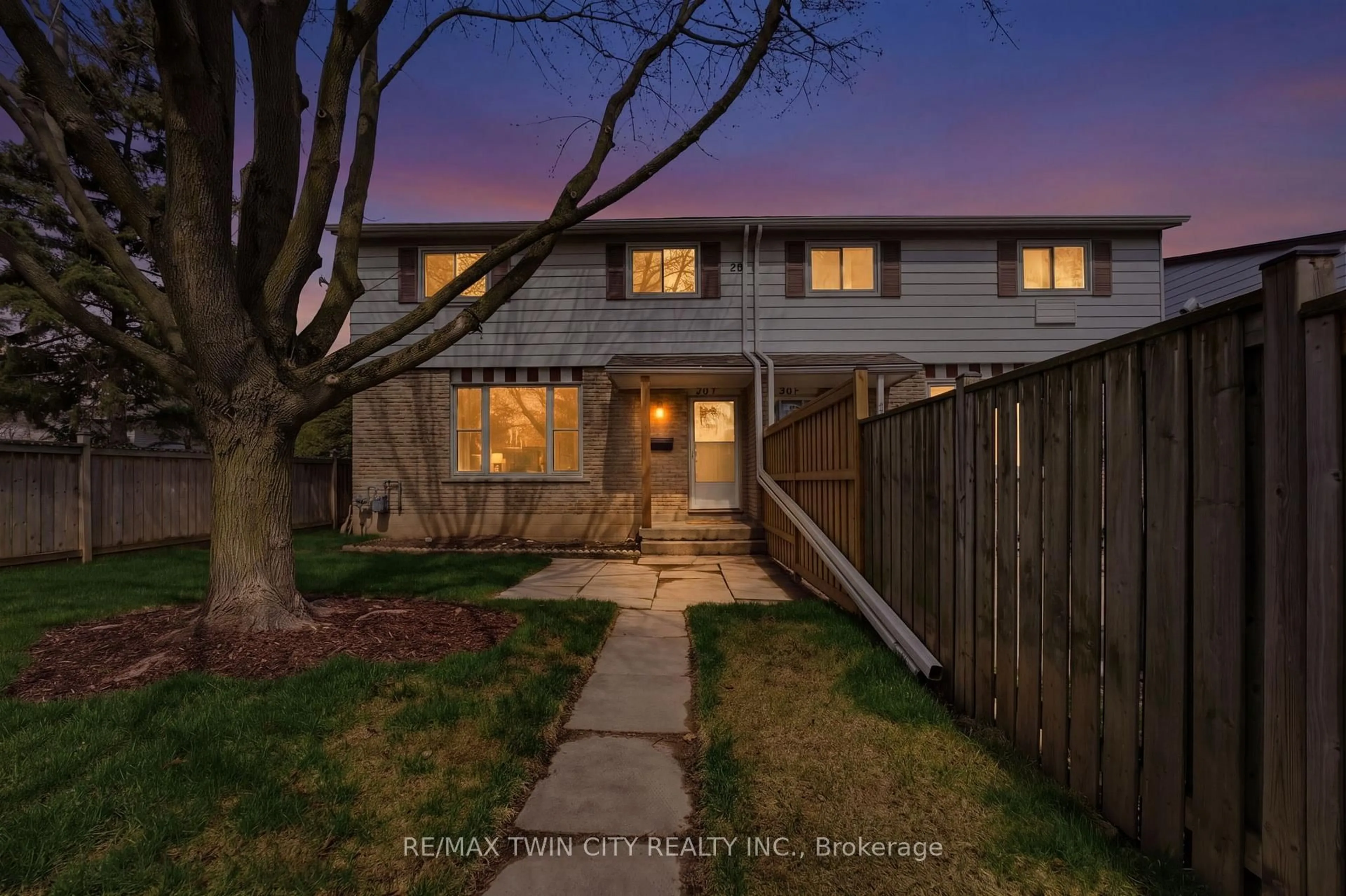 A pic from outside/outdoor area/front of a property/back of a property/a pic from drone, street for 35 Oakhill Dr #20C, Brantford Ontario N3T 1R1