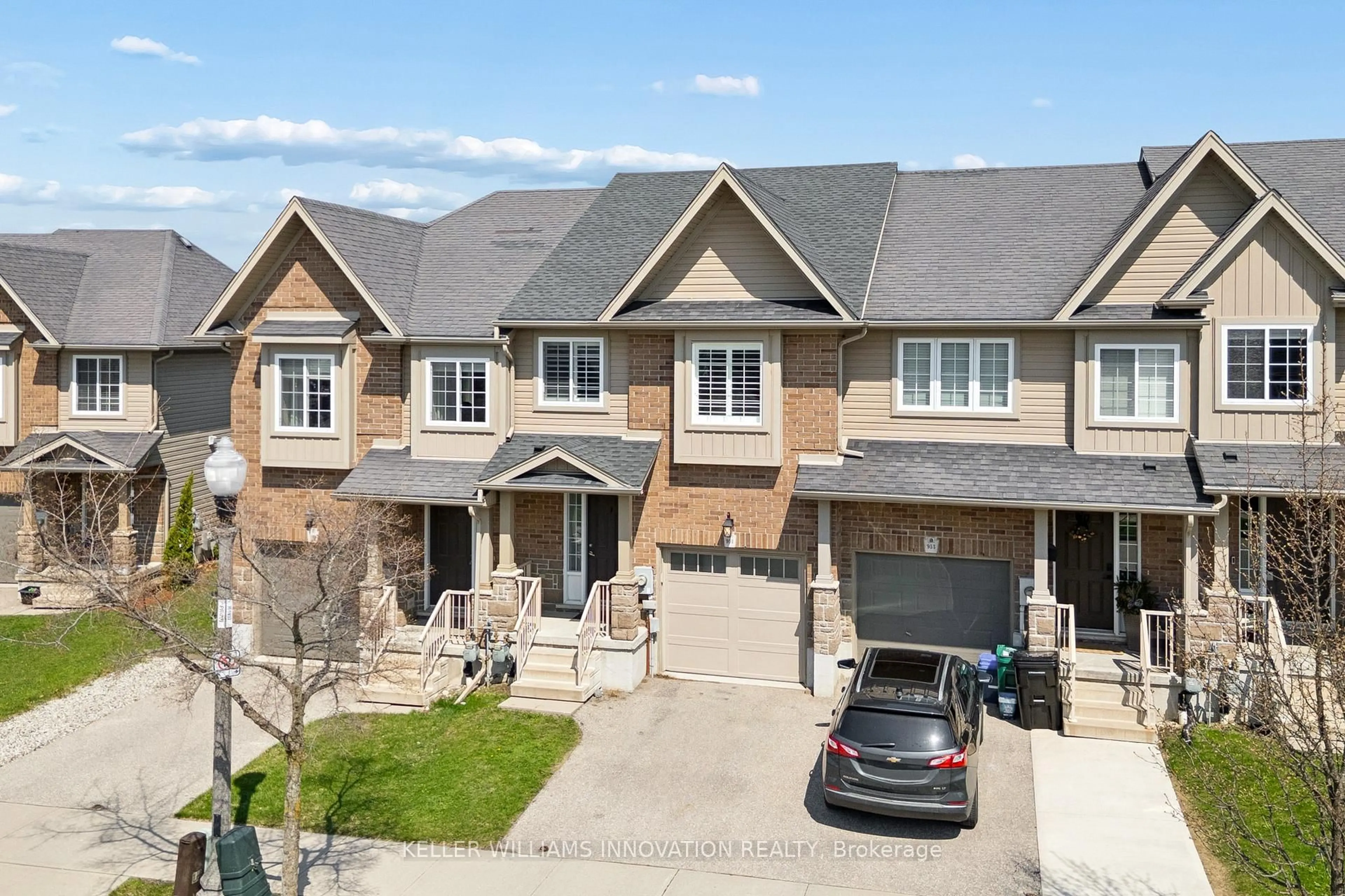 A pic from outside/outdoor area/front of a property/back of a property/a pic from drone, street for 951 Zeller Cres, Kitchener Ontario N2A 0C9