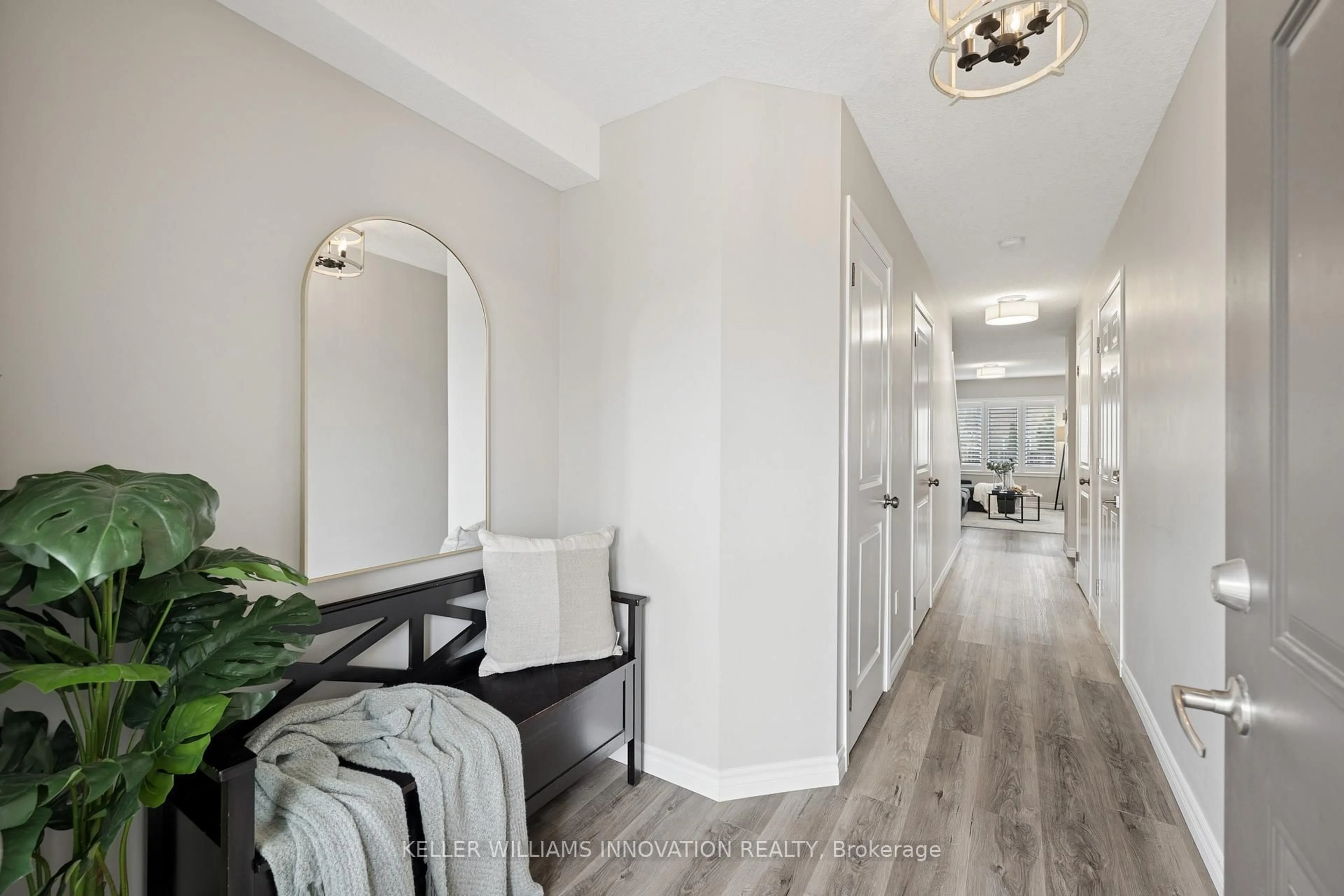 Indoor entryway for 951 Zeller Cres, Kitchener Ontario N2A 0C9