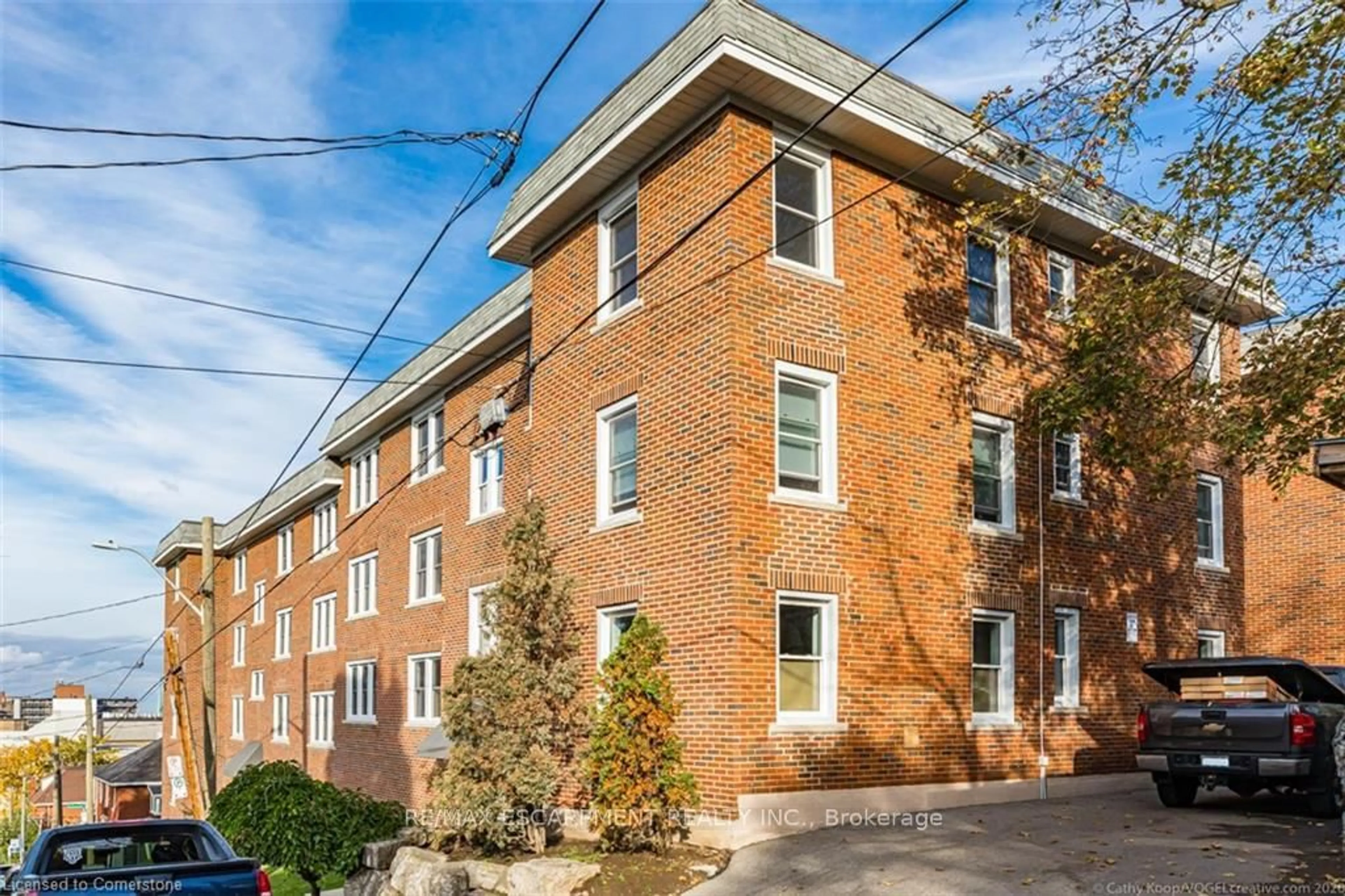 Home with brick exterior material, building for 25 Mountwood Ave #14, Hamilton Ontario L8N 2G8