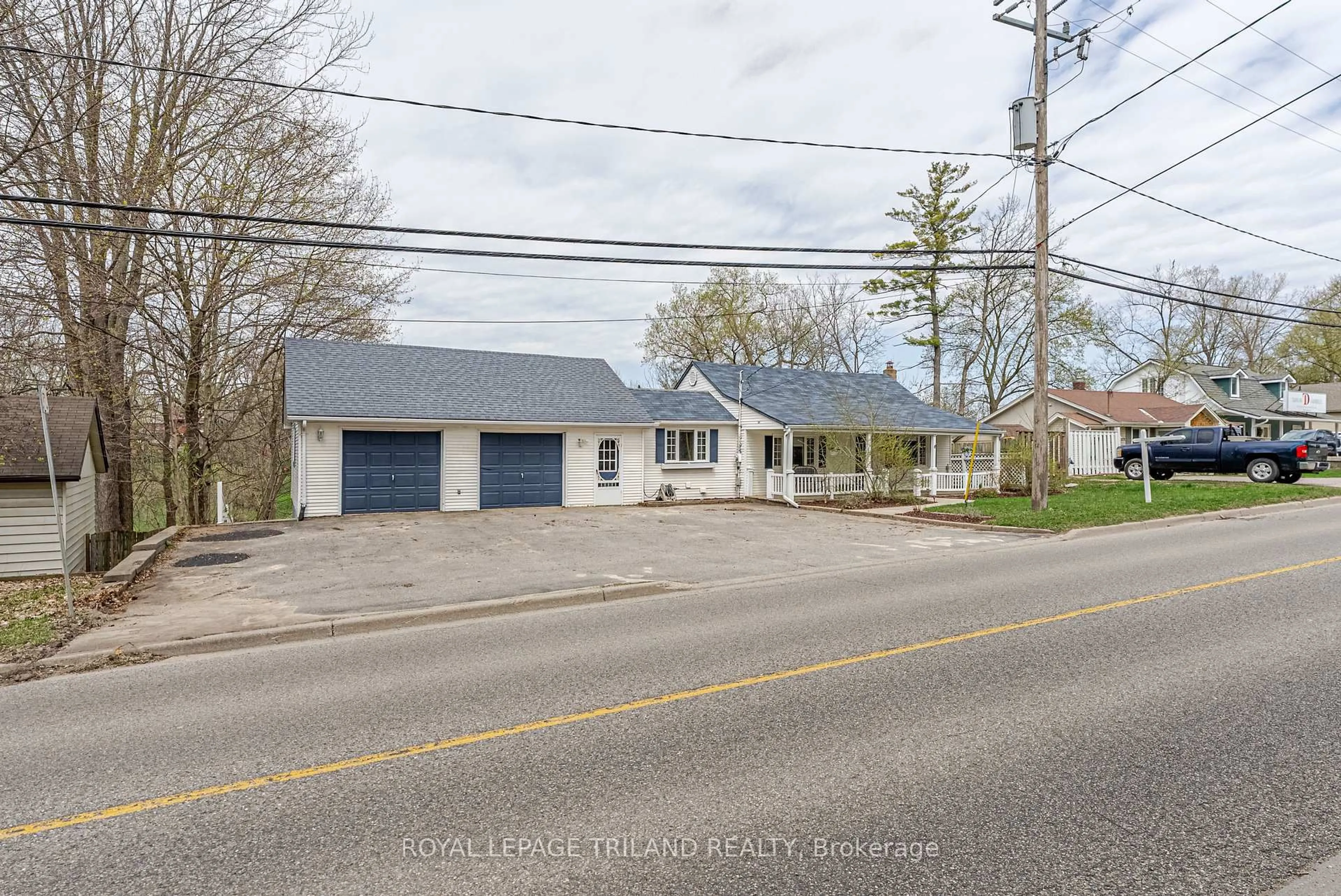 A pic from outside/outdoor area/front of a property/back of a property/a pic from drone, street for 3868 Hamilton Rd, Thames Centre Ontario N0L 1G2