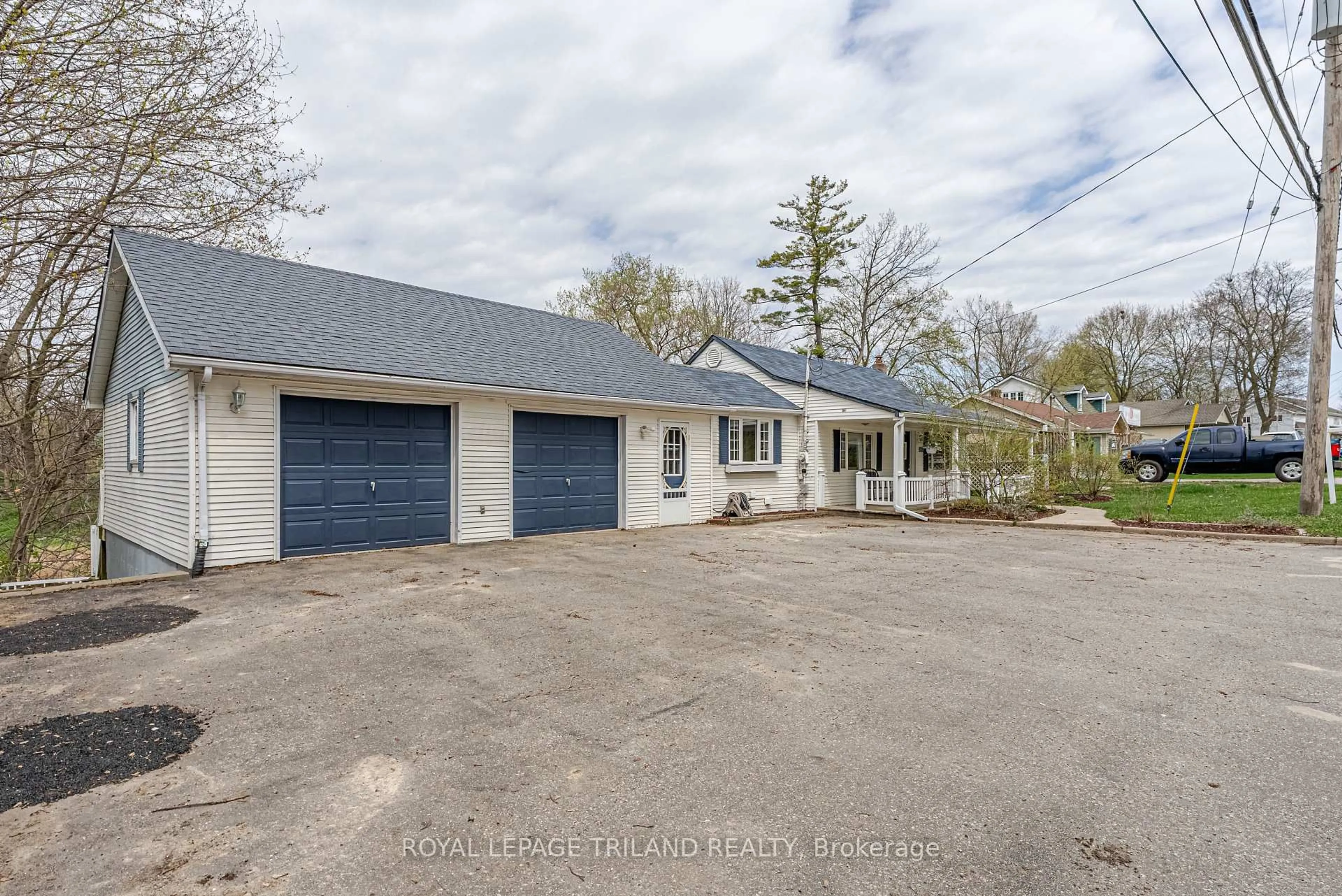 A pic from outside/outdoor area/front of a property/back of a property/a pic from drone, street for 3868 Hamilton Rd, Thames Centre Ontario N0L 1G2