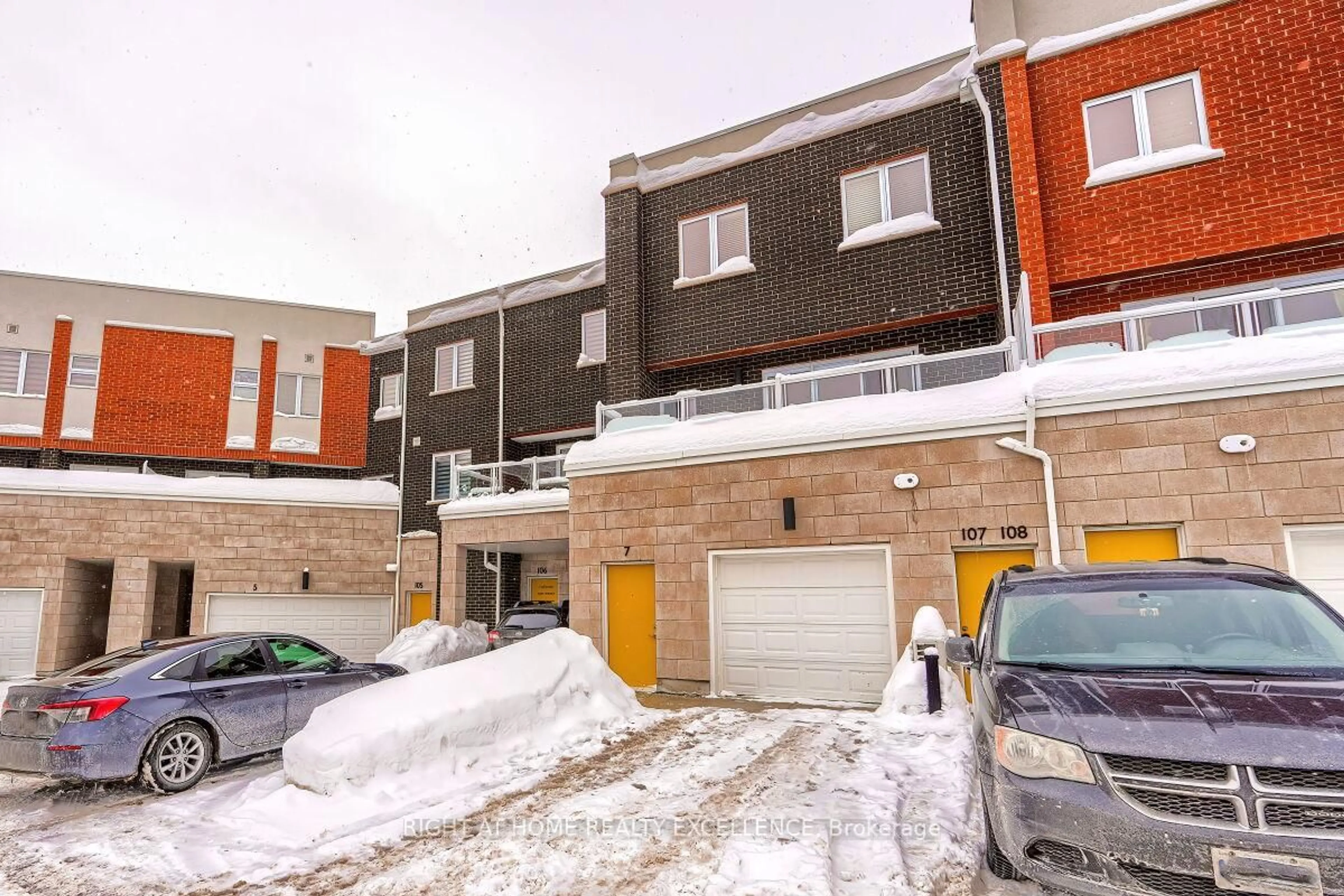 Unknown for 124 Seabrook Dr #7, Kitchener Ontario N2R 0K1