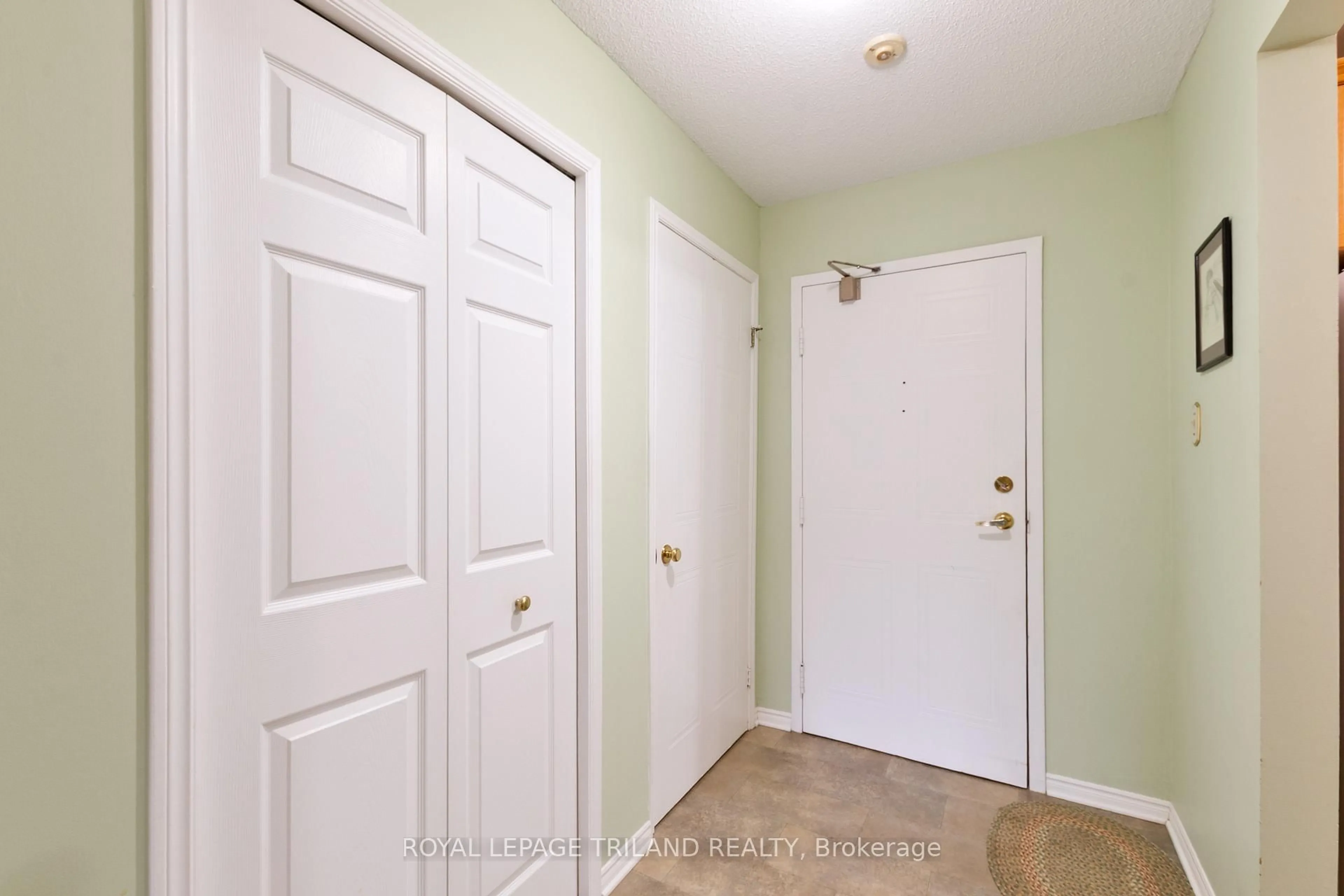 Indoor entryway for 440 Welington St #123, St. Thomas Ontario N5R 5X5